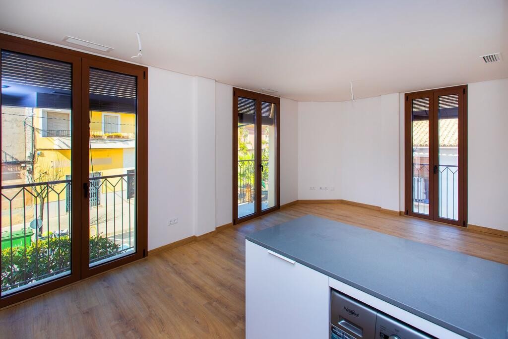 Resale - 3 Bedroom 2 Bathroom Apartment in Hondón de las Nieves -  - Alicante