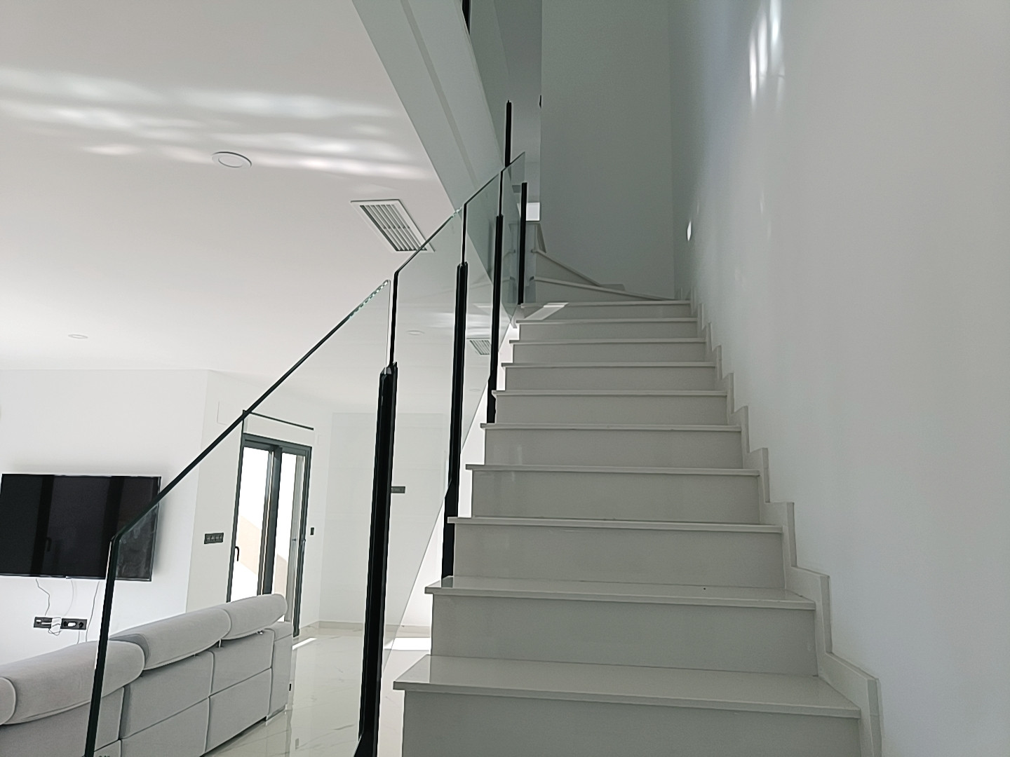 Resale - 6 Bedroom 4 Bathroom Villa in Pinoso -  - Alicante