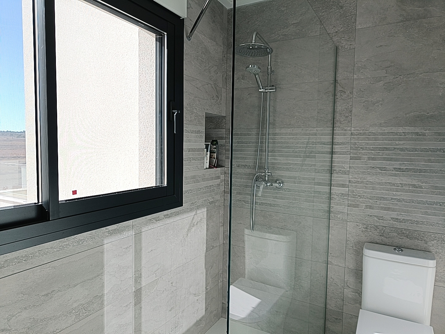 Resale - 6 Bedroom 4 Bathroom Villa in Pinoso -  - Alicante