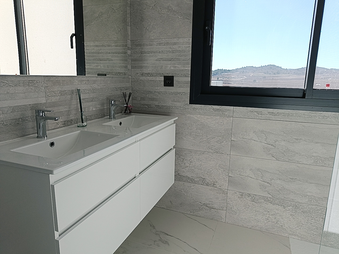 Resale - 6 Bedroom 4 Bathroom Villa in Pinoso -  - Alicante