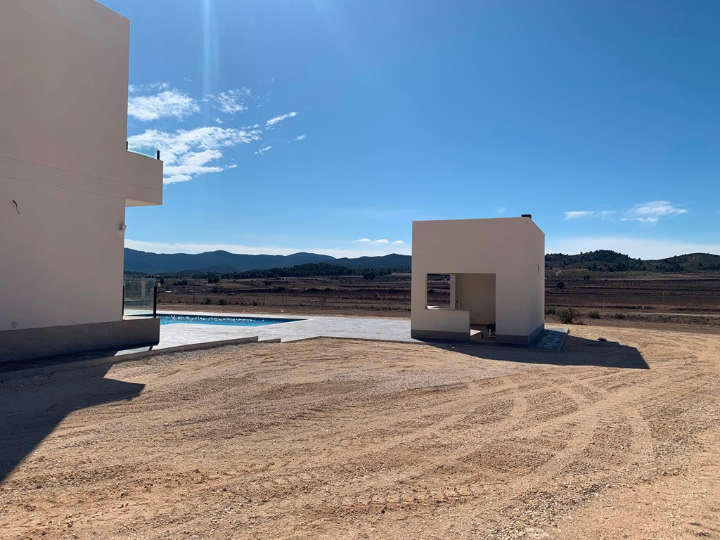 Resale - 6 Bedroom 4 Bathroom Villa in Pinoso -  - Alicante