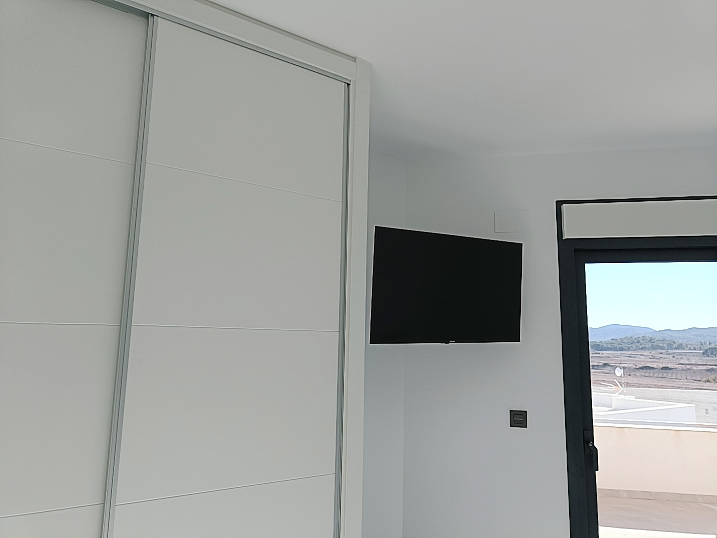 Resale - 6 Bedroom 4 Bathroom Villa in Pinoso -  - Alicante