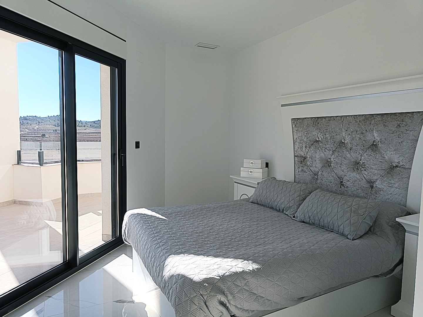 Resale - 6 Bedroom 4 Bathroom Villa in Pinoso -  - Alicante