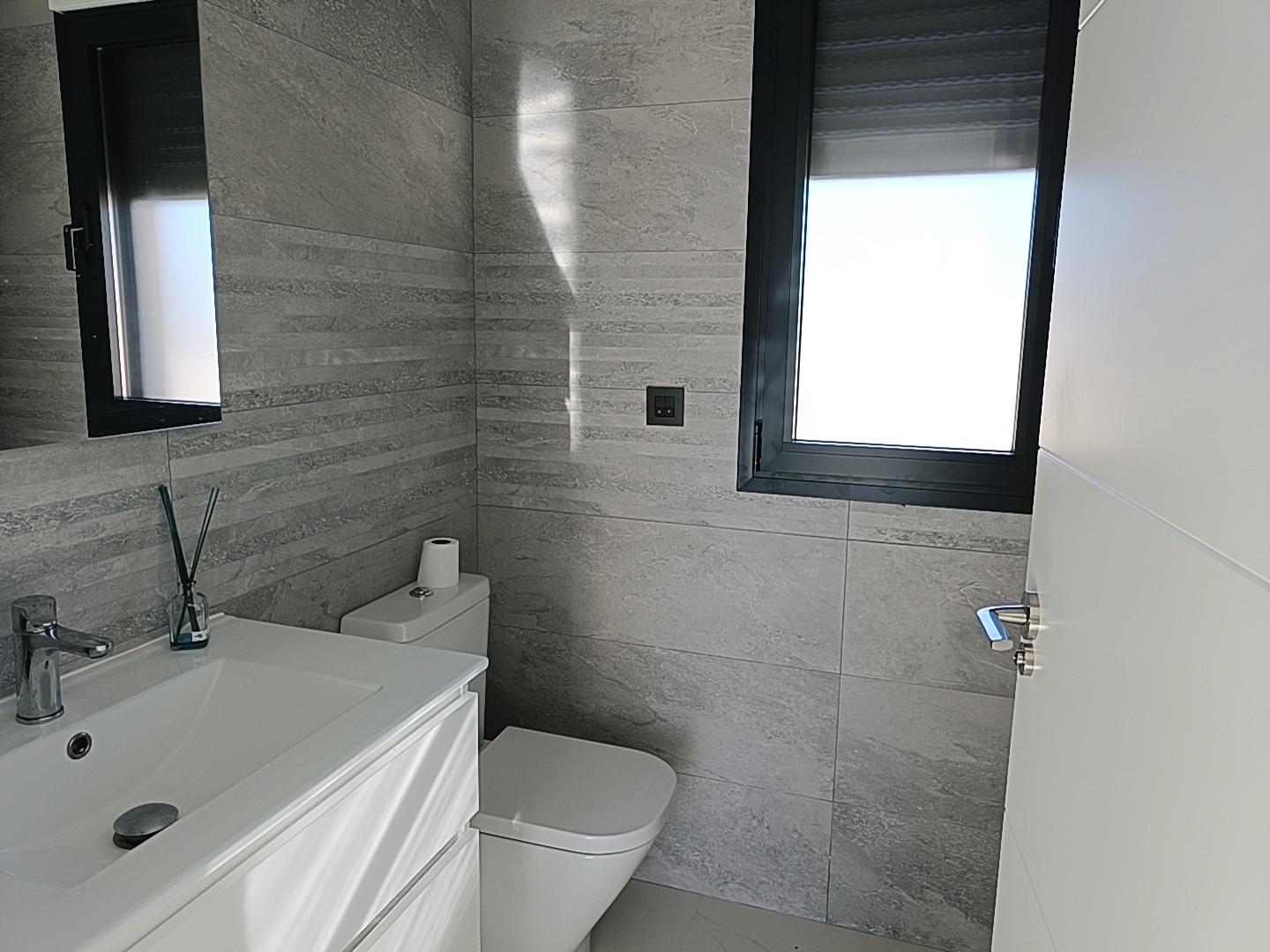 Resale - 6 Bedroom 4 Bathroom Villa in Pinoso -  - Alicante