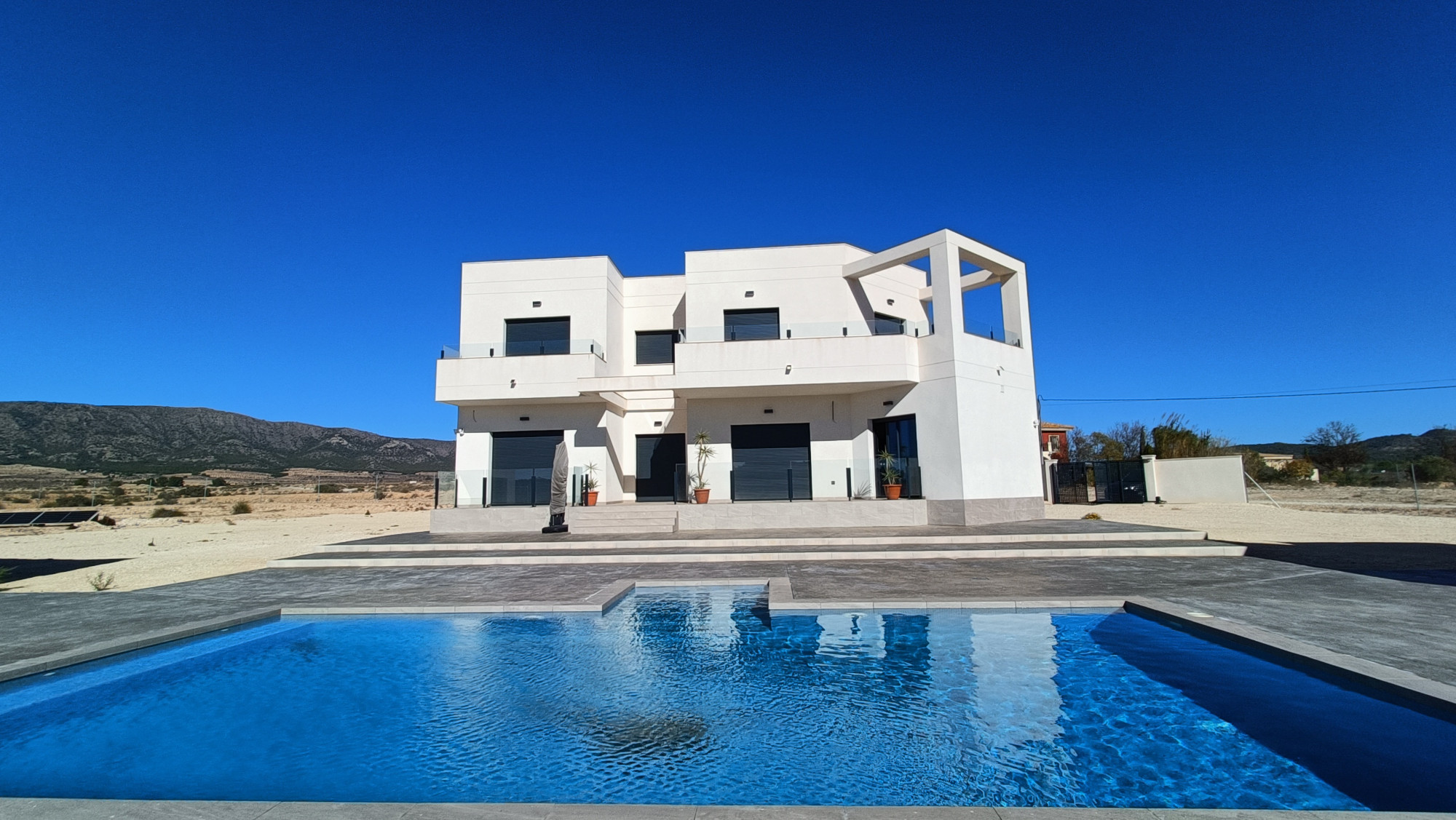 Resale - 6 Bedroom 4 Bathroom Villa in Pinoso -  - Alicante