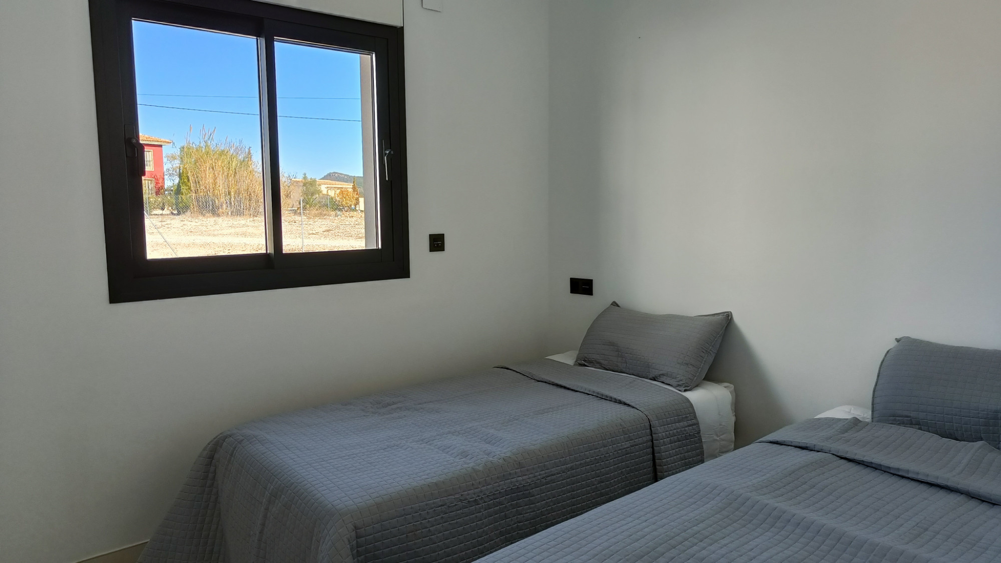 Resale - 6 Bedroom 4 Bathroom Villa in Pinoso -  - Alicante