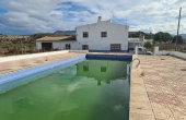 4 Bedroom 2 Bathroom Country house in Sax