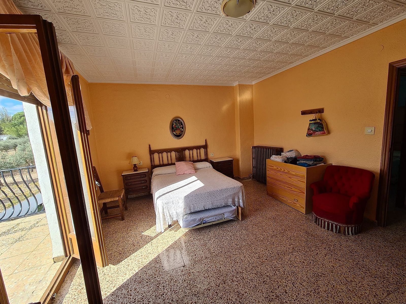 Resale - 4 Bedroom 2 Bathroom Country house in Sax -  - Alicante