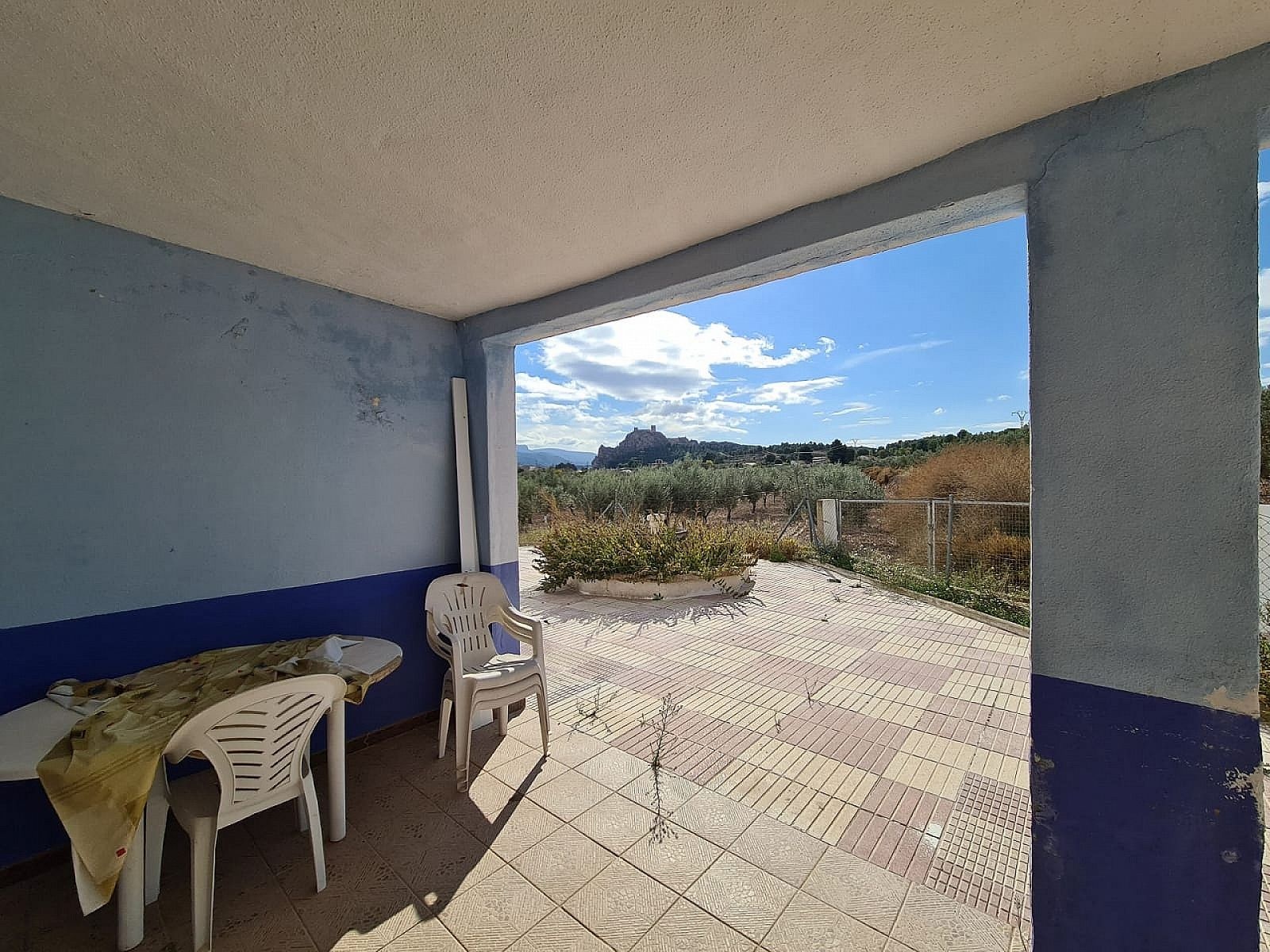 Resale - 4 Bedroom 2 Bathroom Country house in Sax -  - Alicante