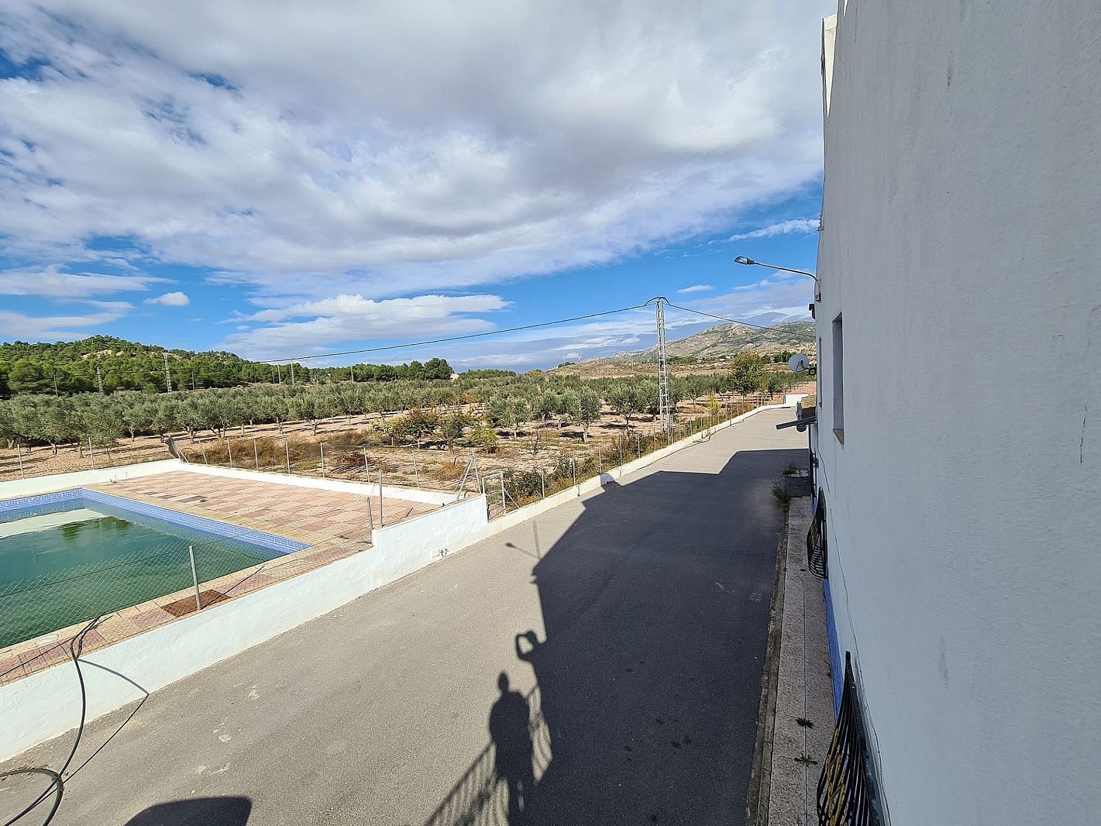Resale - 4 Bedroom 2 Bathroom Country house in Sax -  - Alicante
