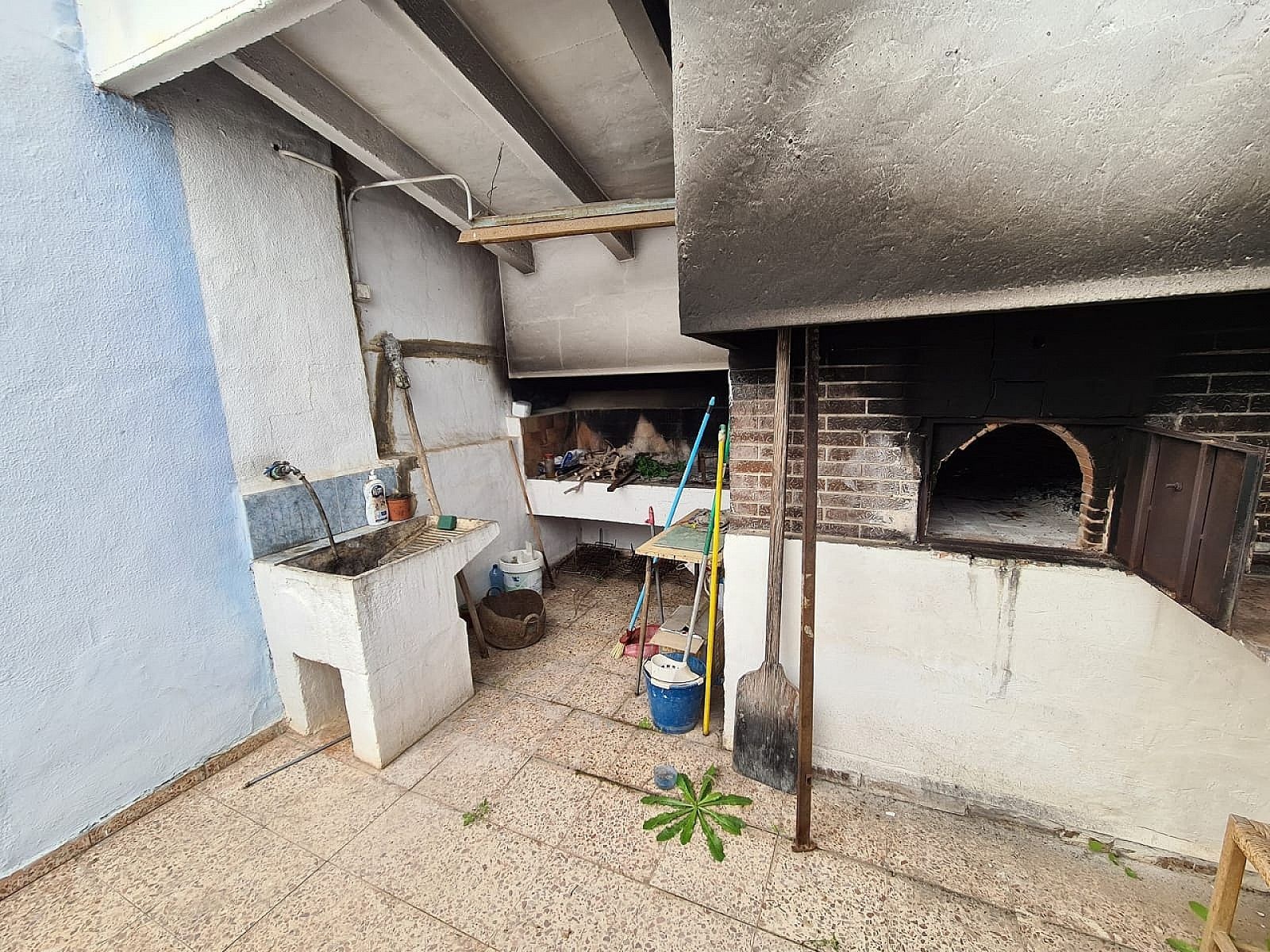 Resale - 4 Bedroom 2 Bathroom Country house in Sax -  - Alicante
