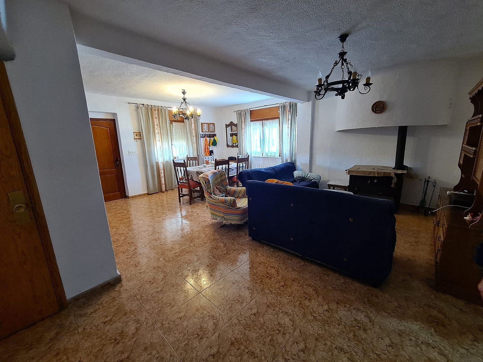 Resale - 4 Bedroom 2 Bathroom Country house in Sax -  - Alicante