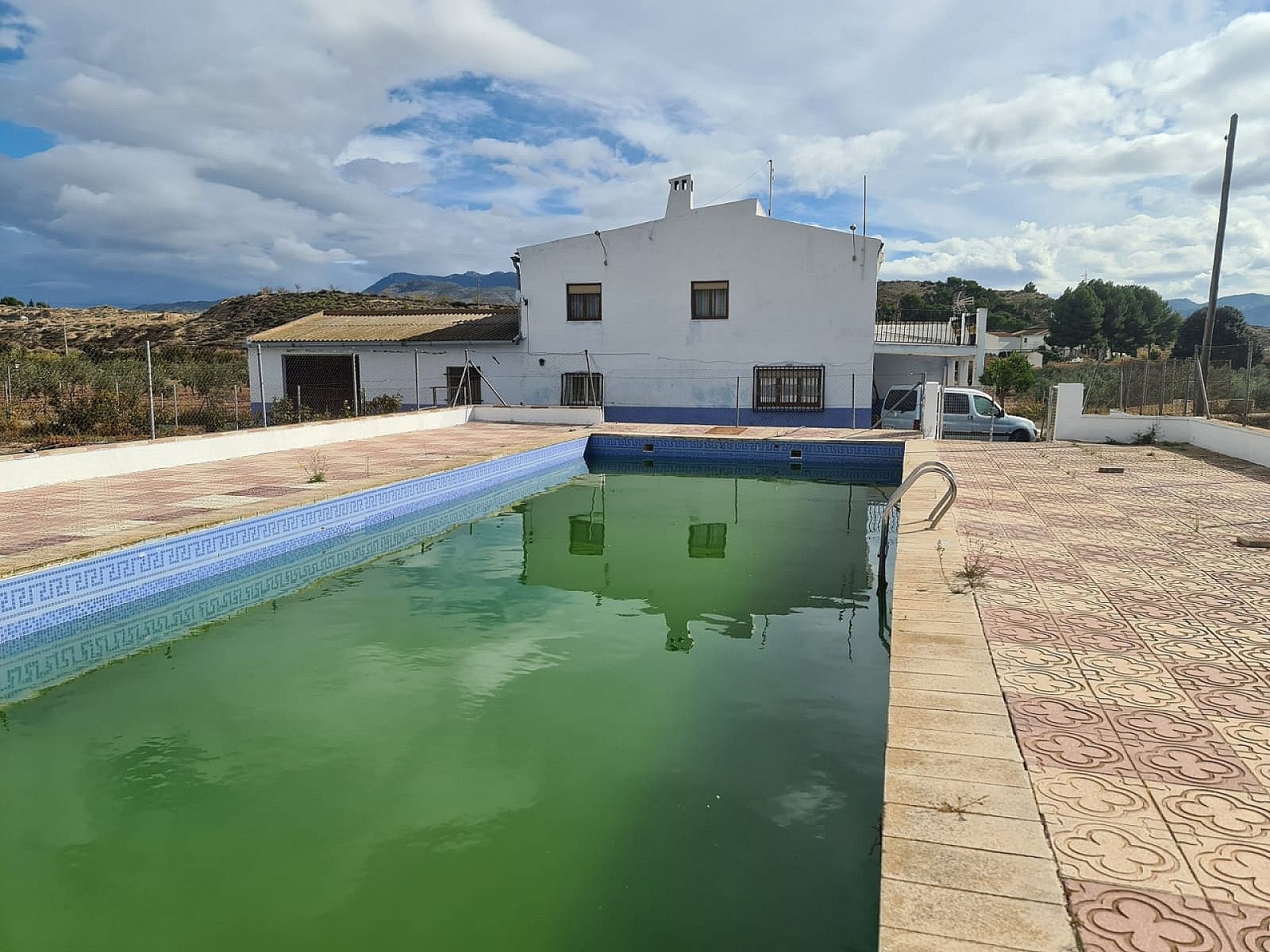 Resale - 4 Bedroom 2 Bathroom Country house in Sax -  - Alicante
