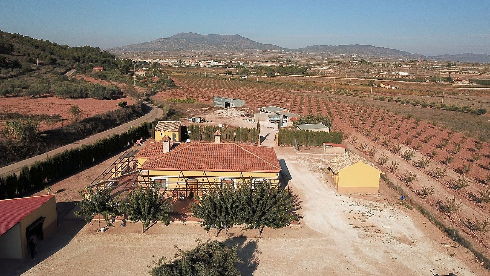 Resale - 3 Bedroom 2 Bathroom Villa in Pinoso -  - Alicante