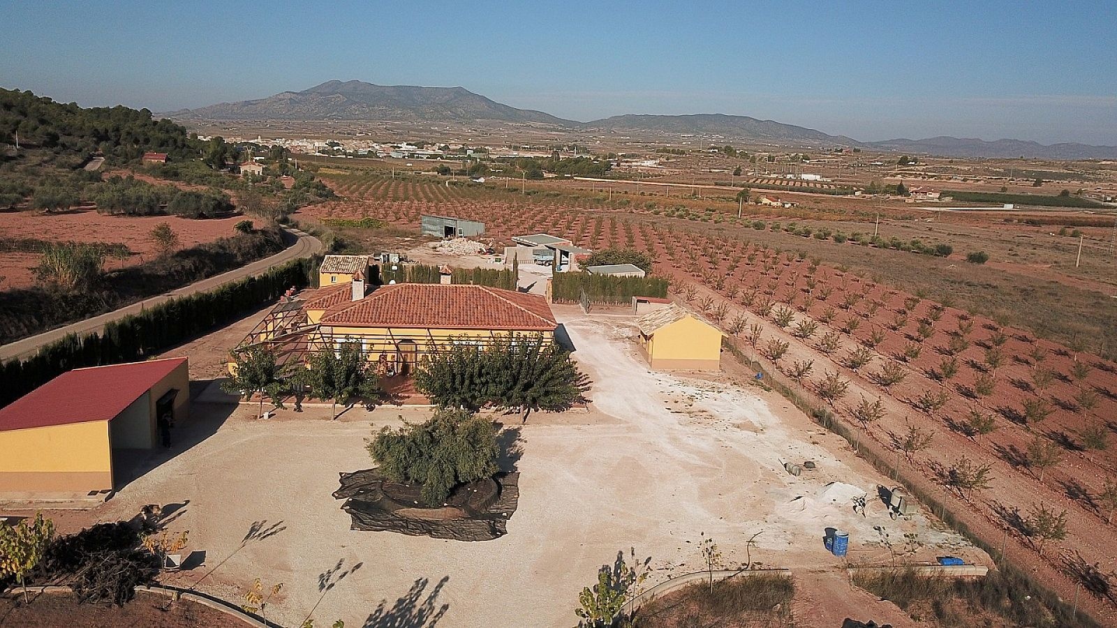 Resale - 3 Bedroom 2 Bathroom Villa in Pinoso -  - Alicante