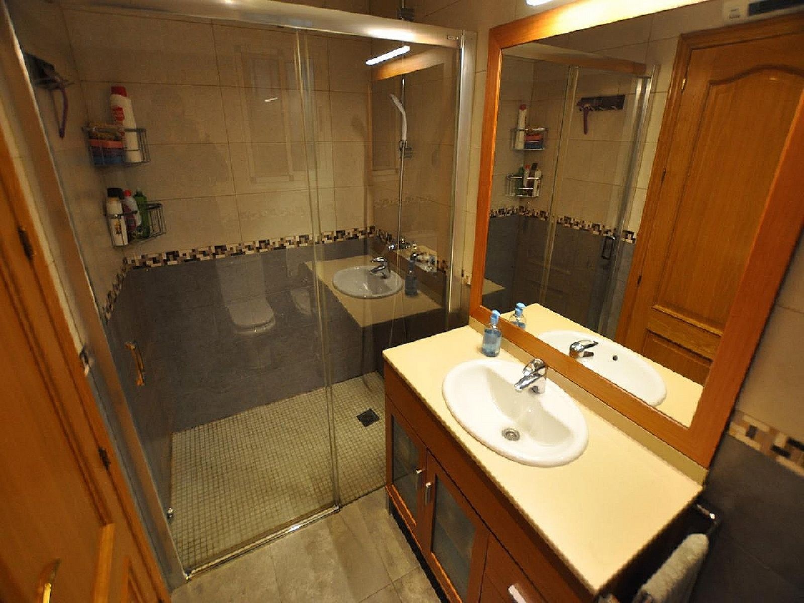 Resale - 3 Bedroom 2 Bathroom Commercial in Villena -  - Alicante