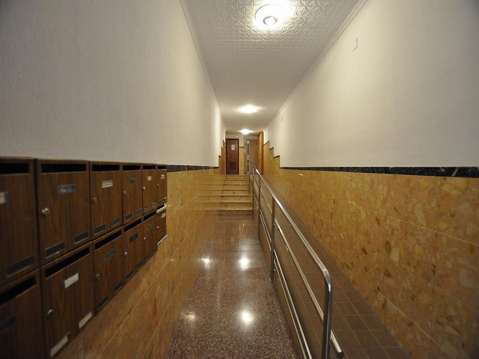 Resale - 3 Bedroom 2 Bathroom Commercial in Villena -  - Alicante
