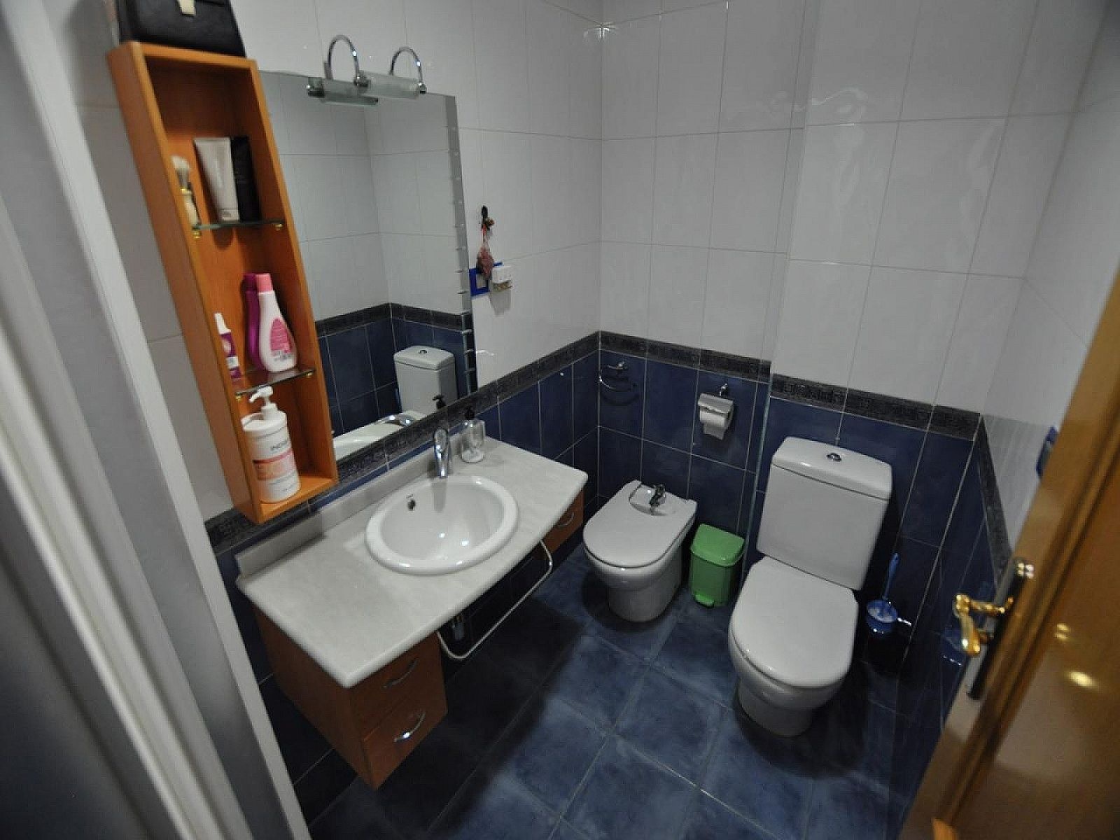 Resale - 3 Bedroom 2 Bathroom Commercial in Villena -  - Alicante