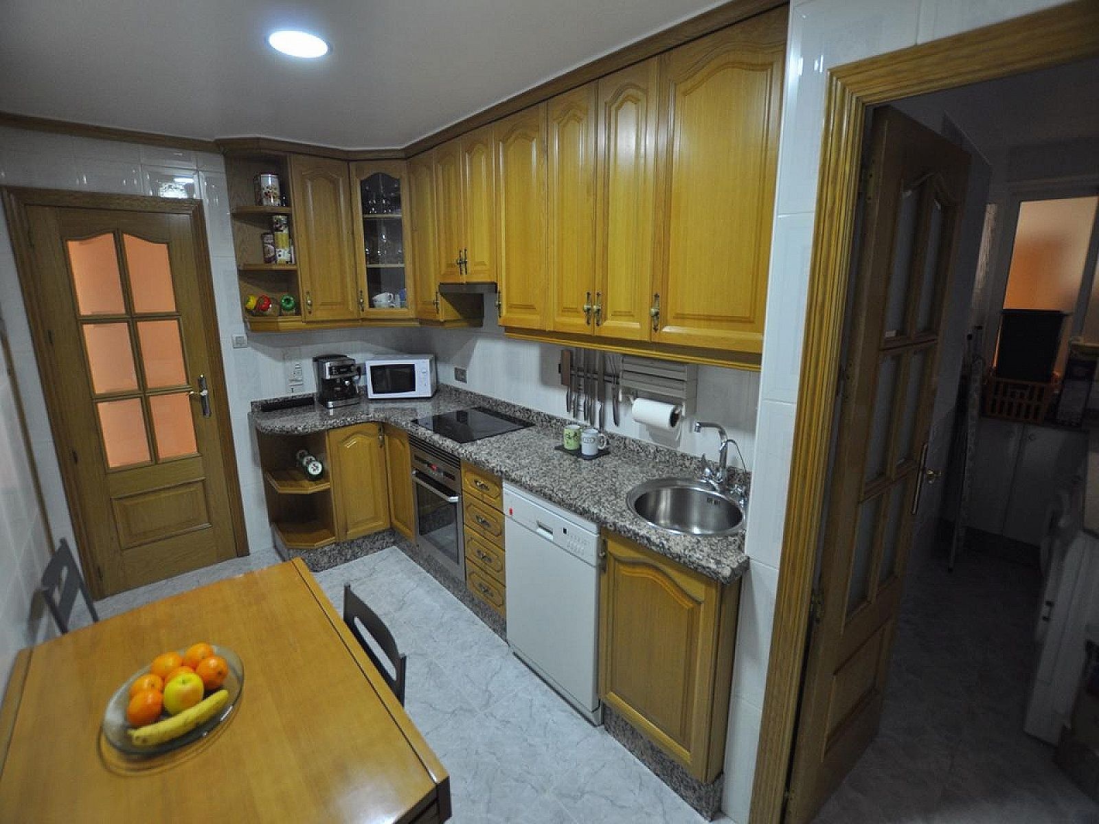 Resale - 3 Bedroom 2 Bathroom Commercial in Villena -  - Alicante