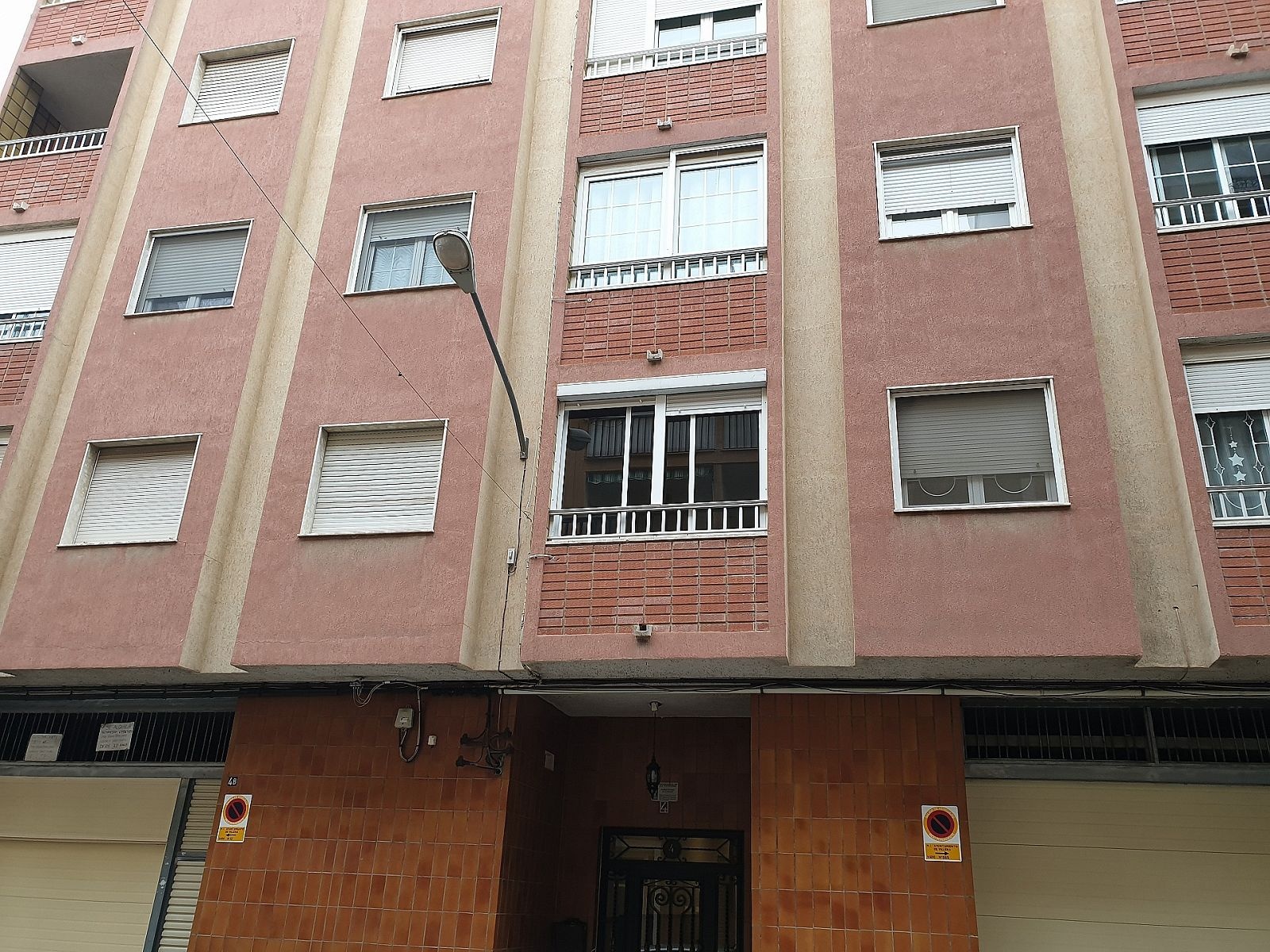 Resale - 3 Bedroom 2 Bathroom Commercial in Villena -  - Alicante