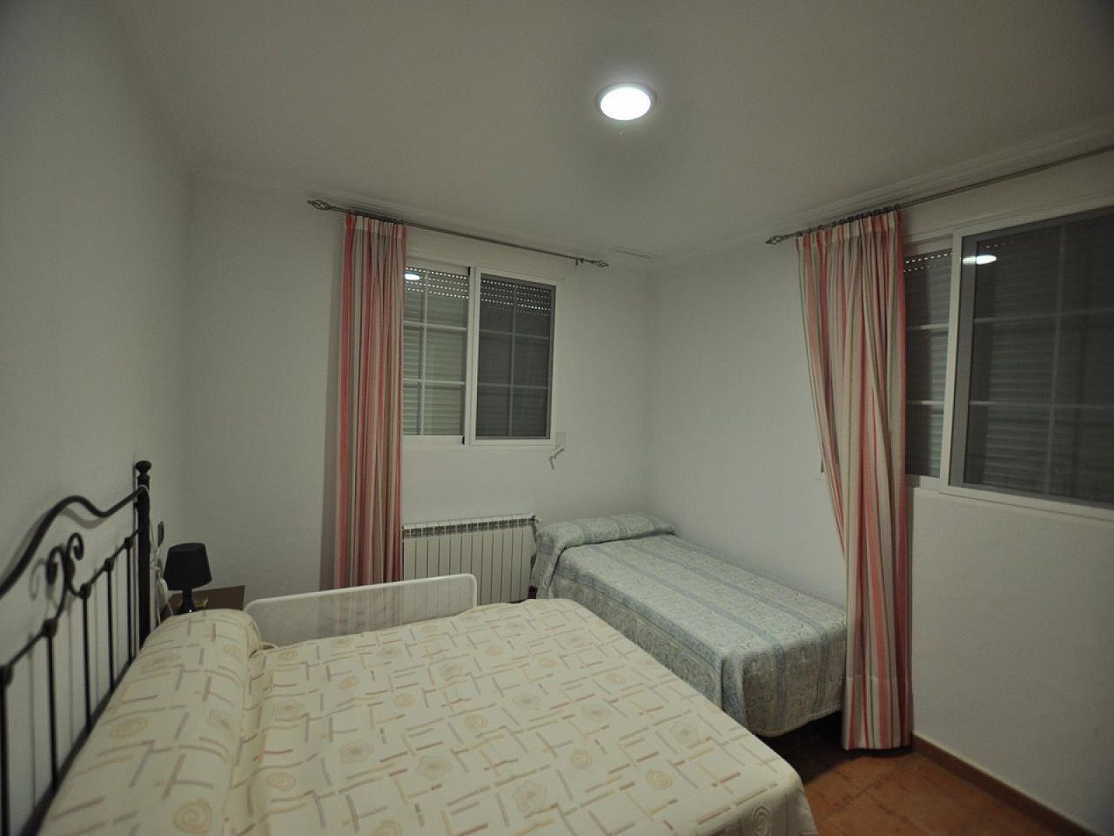 Resale - 8 Bedroom 3 Bathroom Villa in Sax -  - Alicante