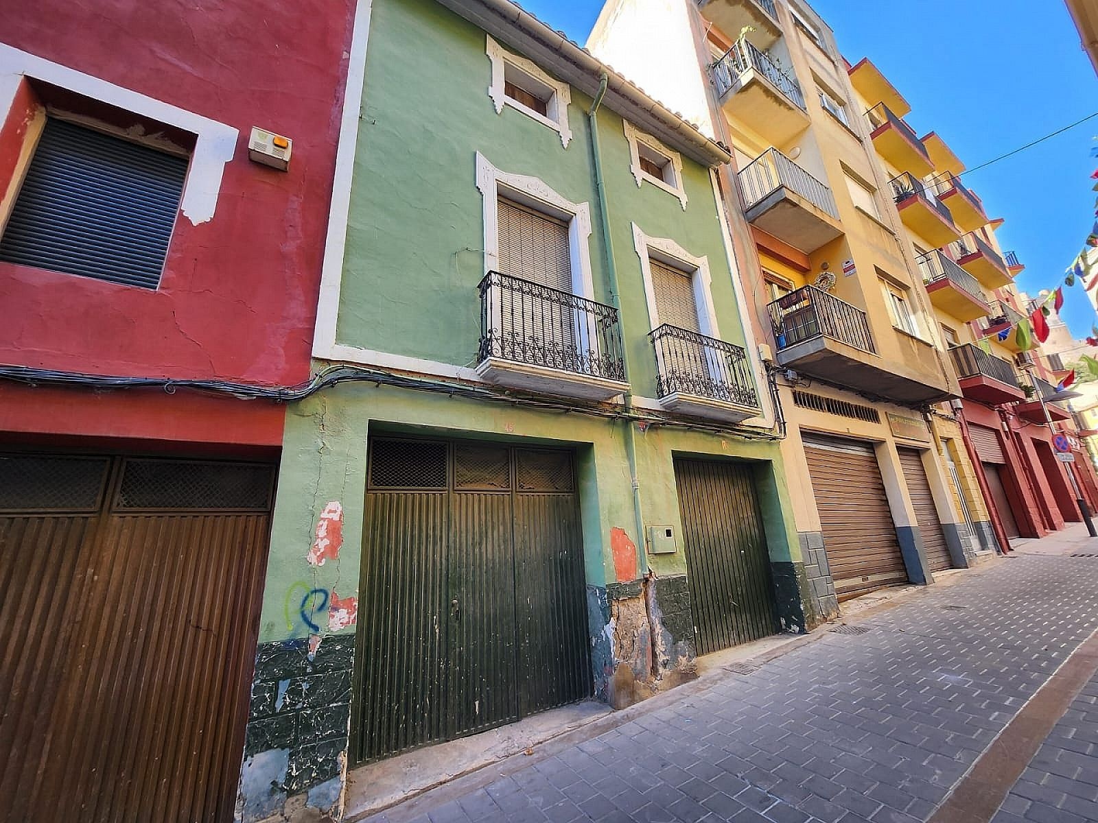 Resale - Townhouse in Villena -  - Alicante