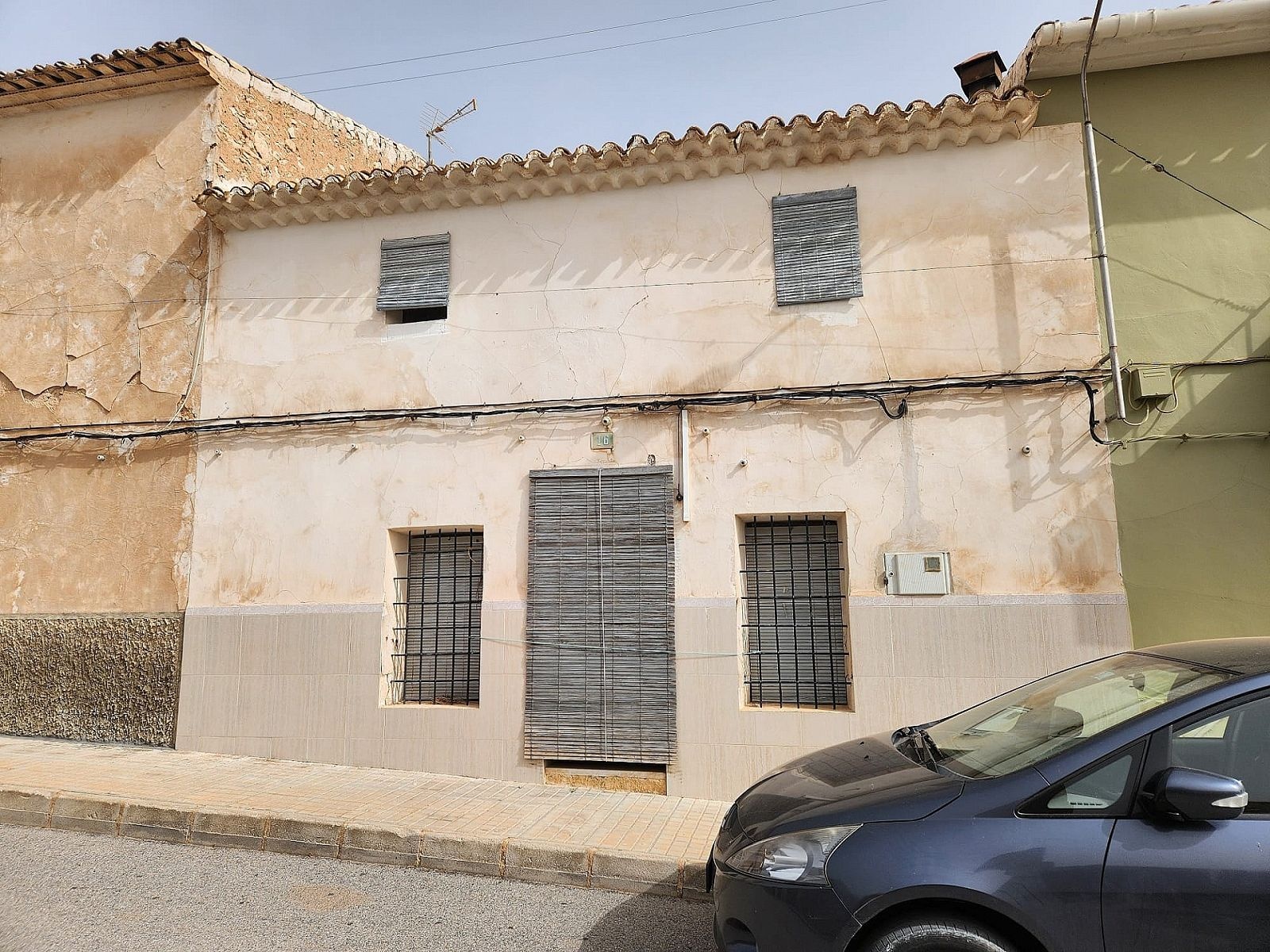 Resale - 5 Bedroom 1 Bathroom Townhouse in Yecla -  - Murcia
