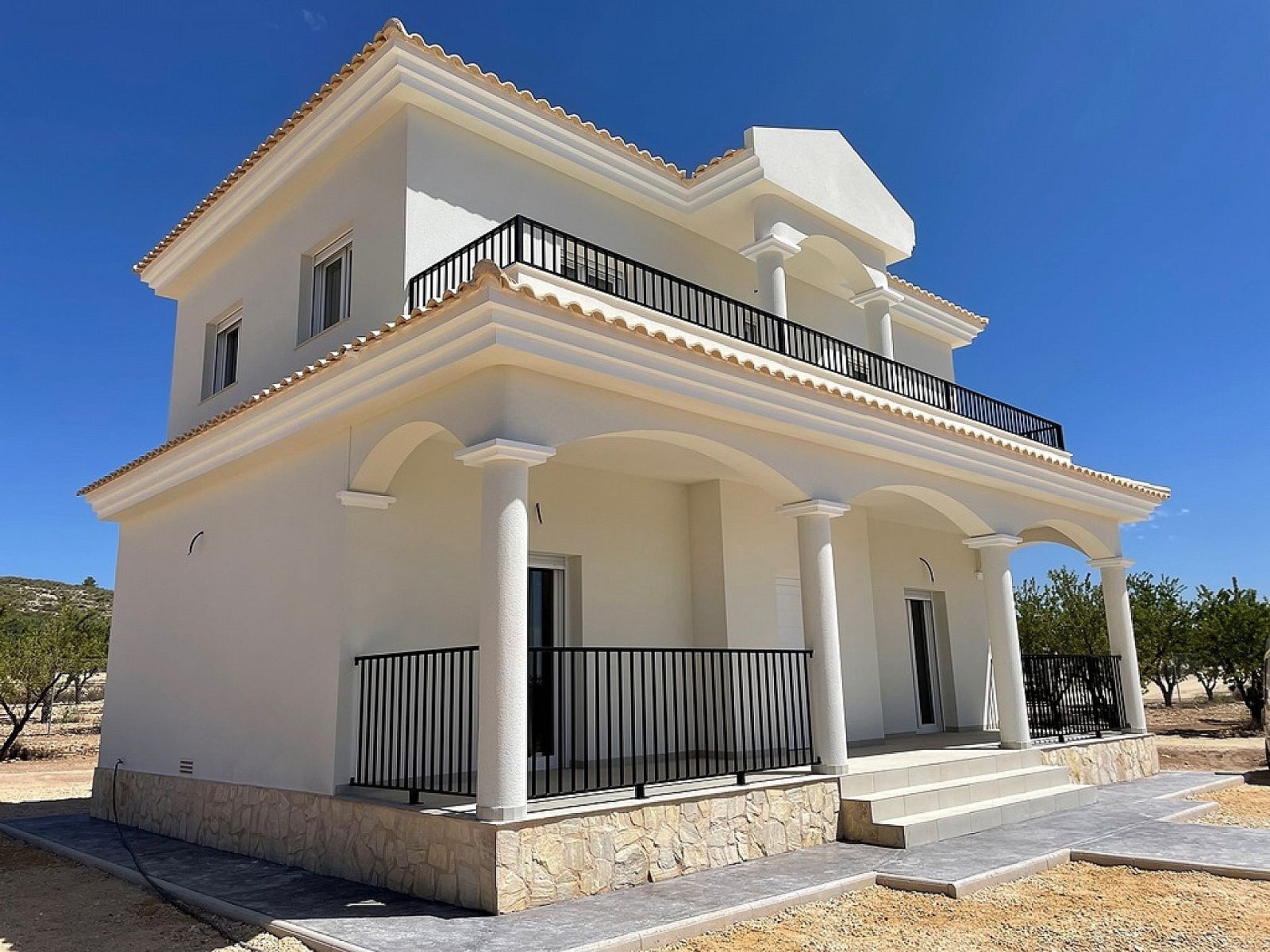 Resale - 3 Bedroom 2 Bathroom Villa in Pinoso -  - Alicante