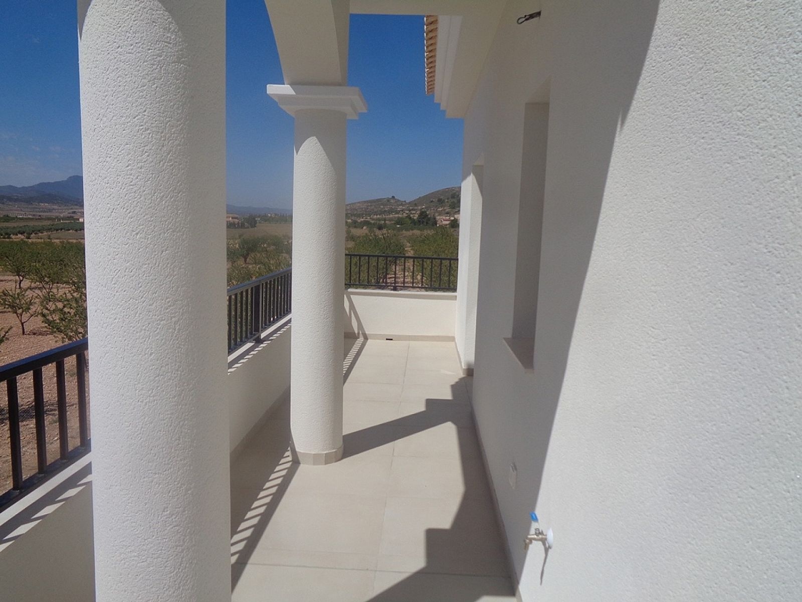 Resale - 3 Bedroom 2 Bathroom Villa in Pinoso -  - Alicante