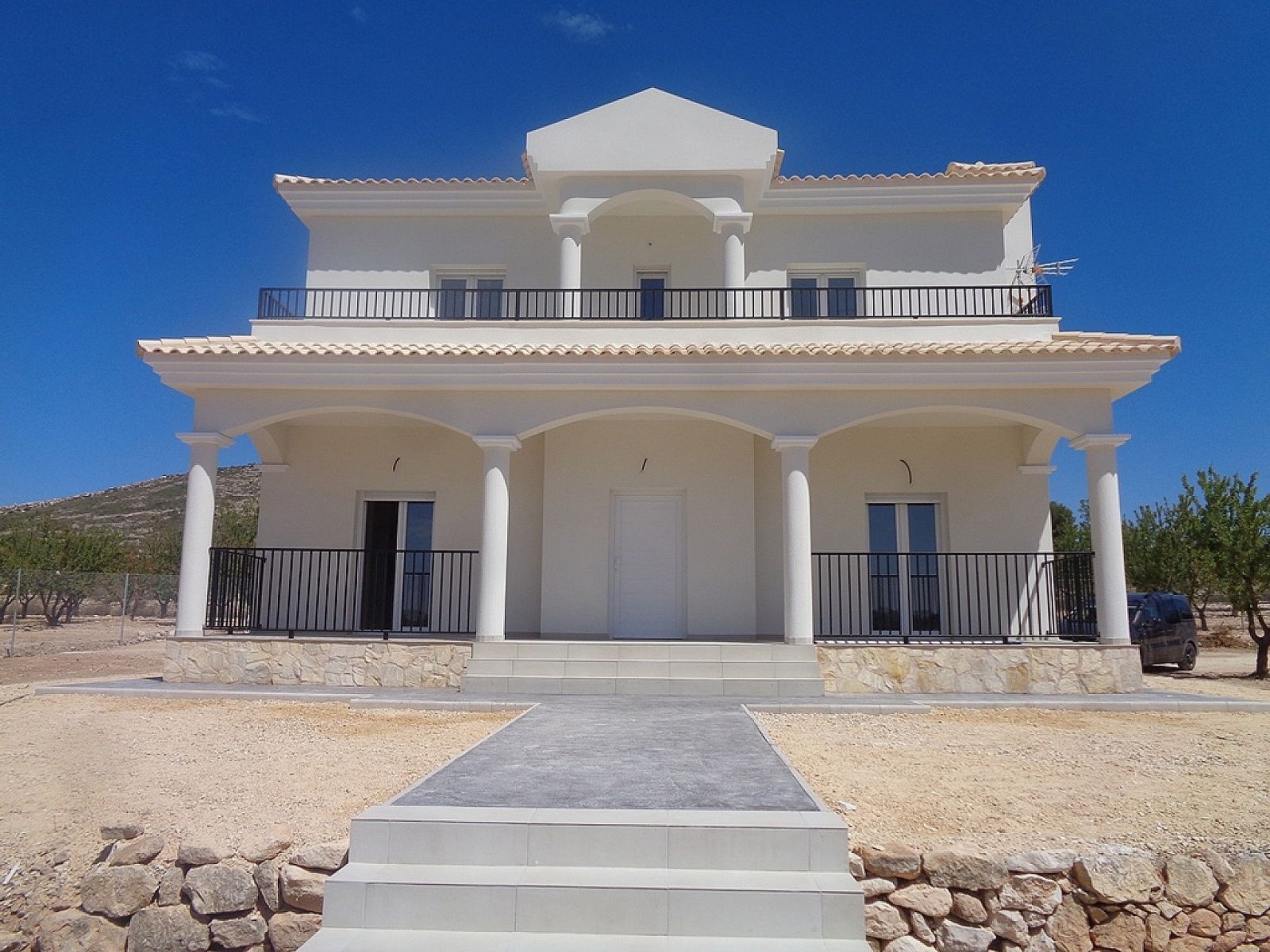 Resale - 3 Bedroom 2 Bathroom Villa in Pinoso -  - Alicante