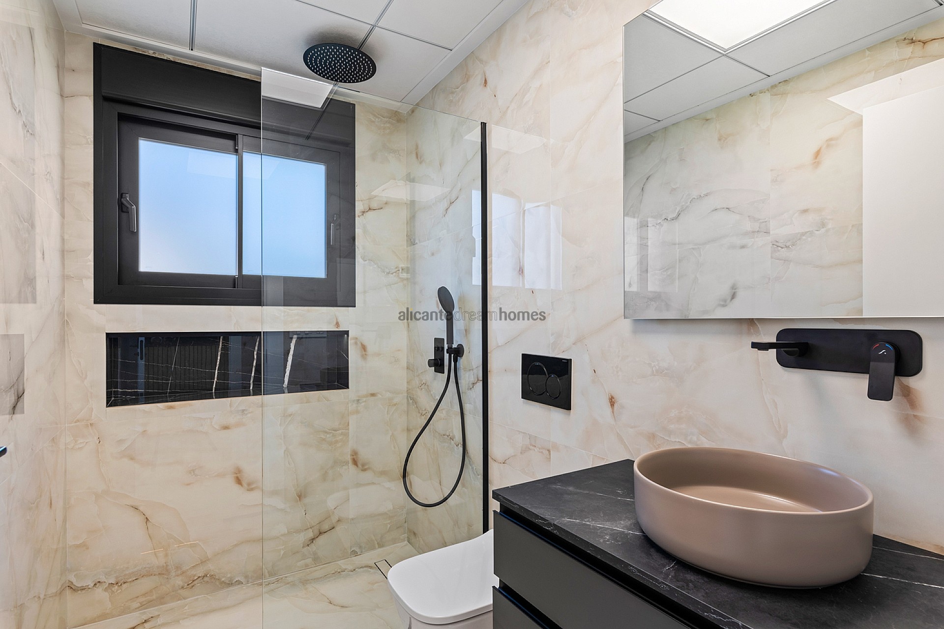Resale - 3 Bedroom 2 Bathroom Villa in Algorfa -  - Alicante
