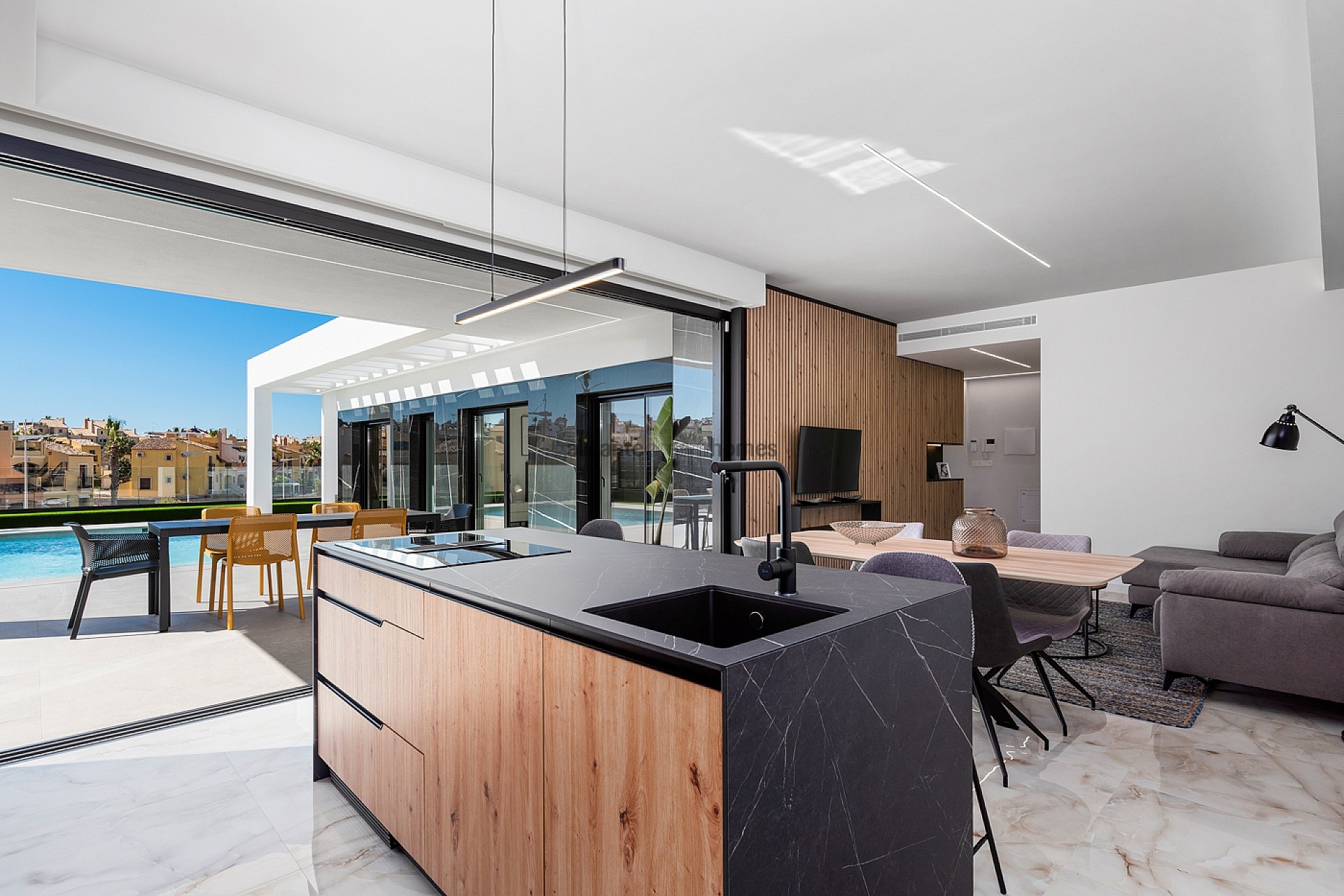 Resale - 3 Bedroom 2 Bathroom Villa in Algorfa -  - Alicante