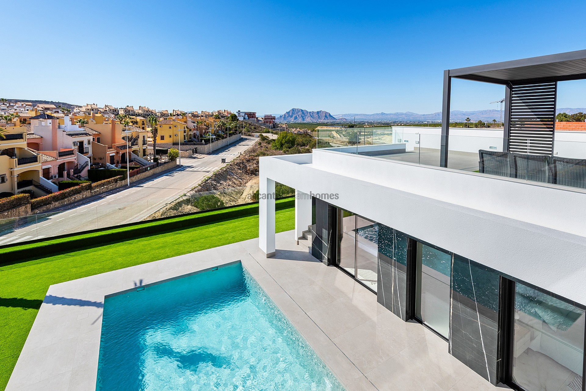 Resale - 3 Bedroom 2 Bathroom Villa in Algorfa -  - Alicante
