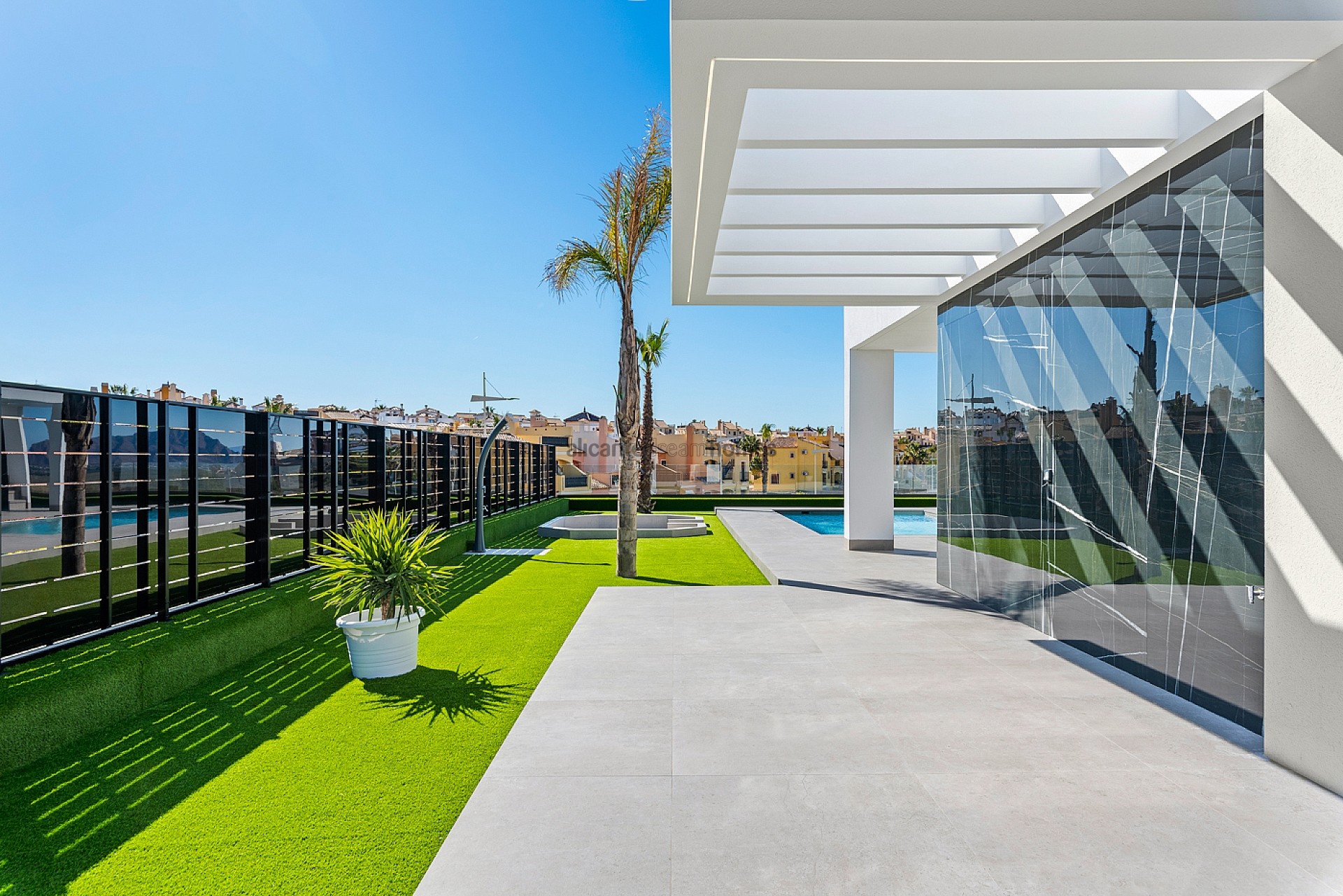 Resale - 3 Bedroom 2 Bathroom Villa in Algorfa -  - Alicante