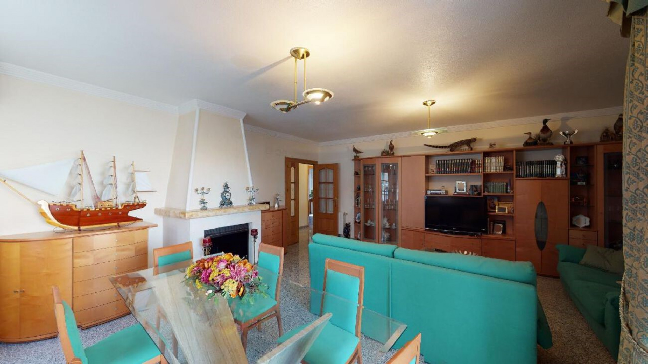 Resale - 4 Bedroom 3 Bathroom Villa in Sax -  - Alicante
