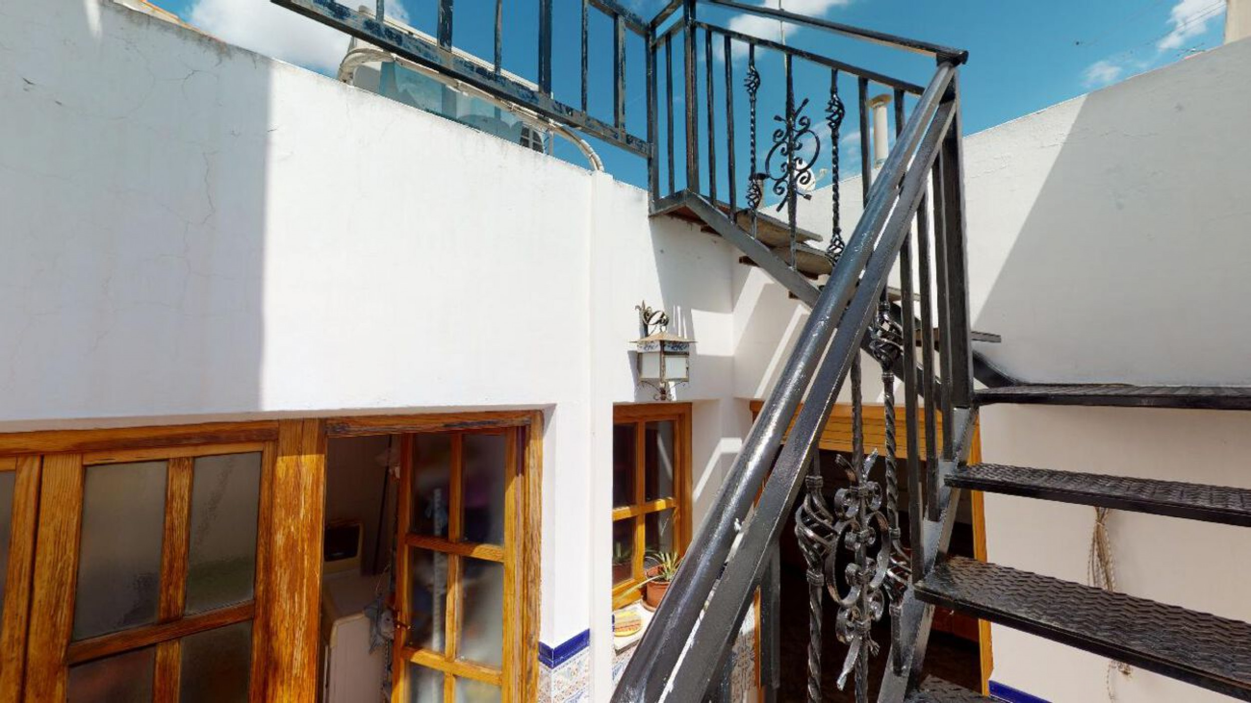 Resale - 4 Bedroom 3 Bathroom Villa in Sax -  - Alicante