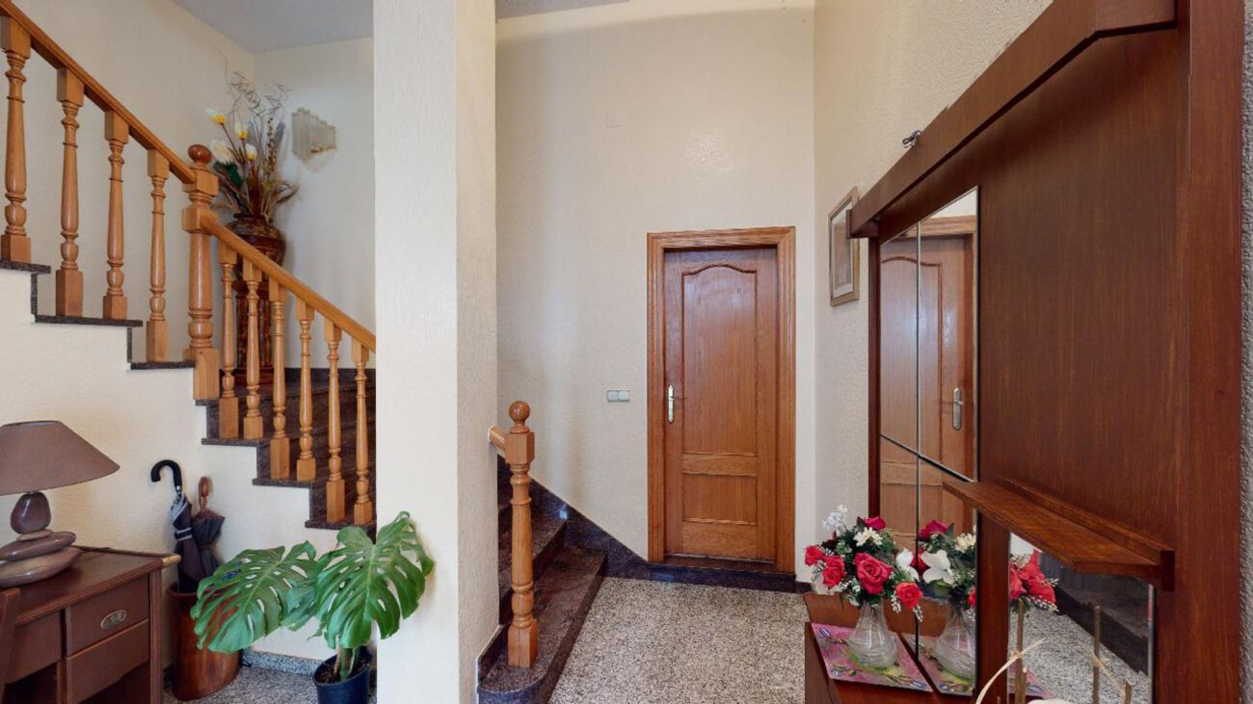 Resale - 4 Bedroom 3 Bathroom Villa in Sax -  - Alicante
