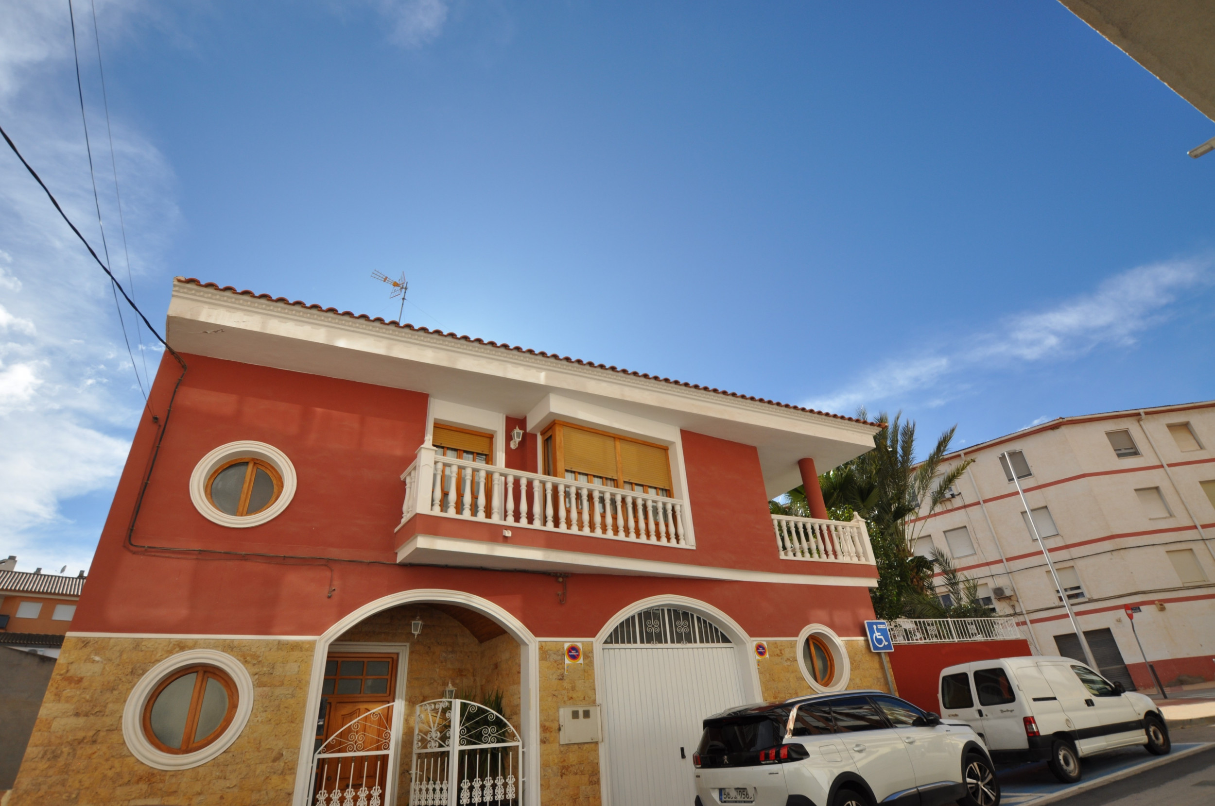 Resale - 4 Bedroom 3 Bathroom Villa in Sax -  - Alicante