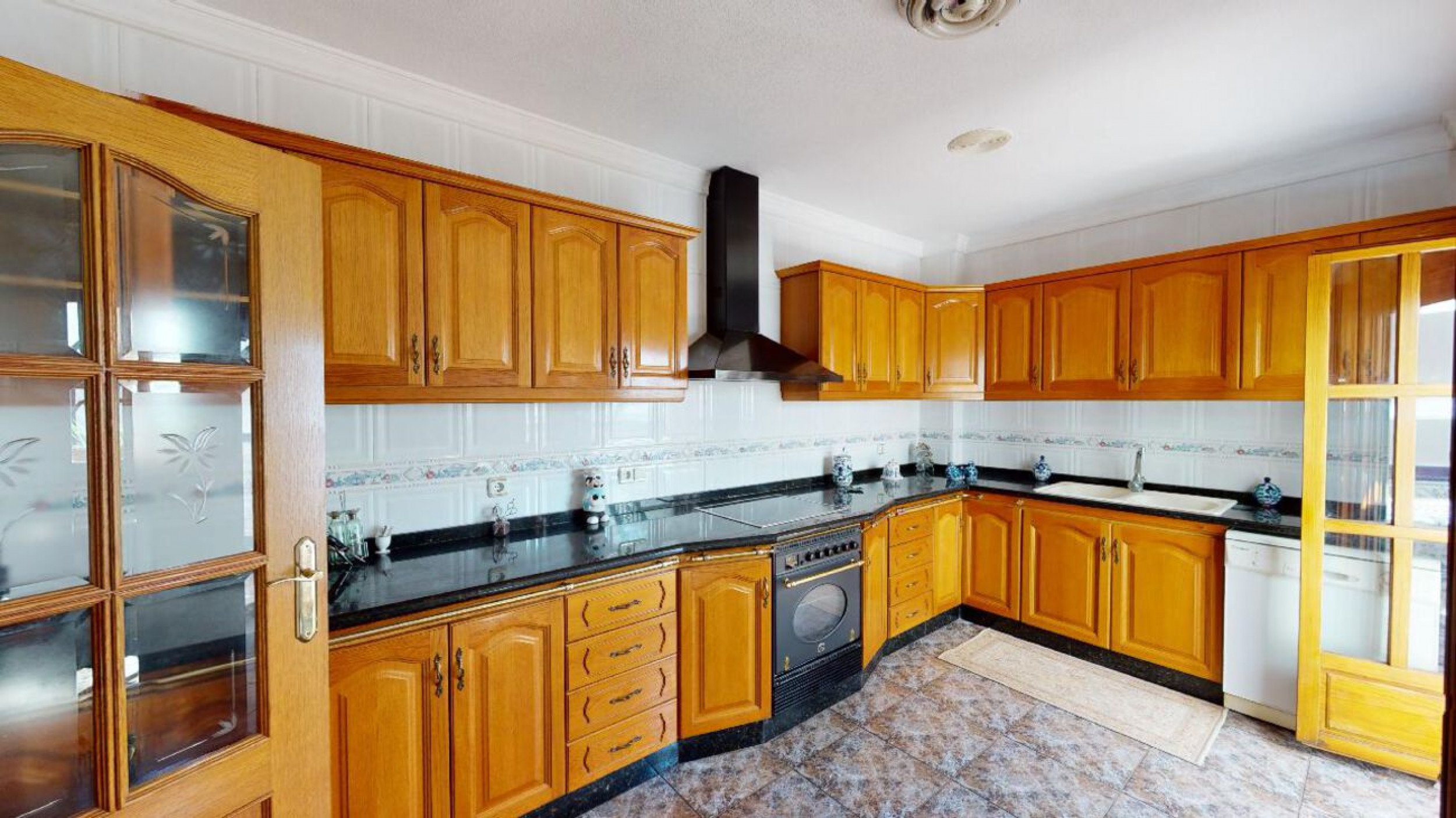 Resale - 4 Bedroom 3 Bathroom Villa in Sax -  - Alicante
