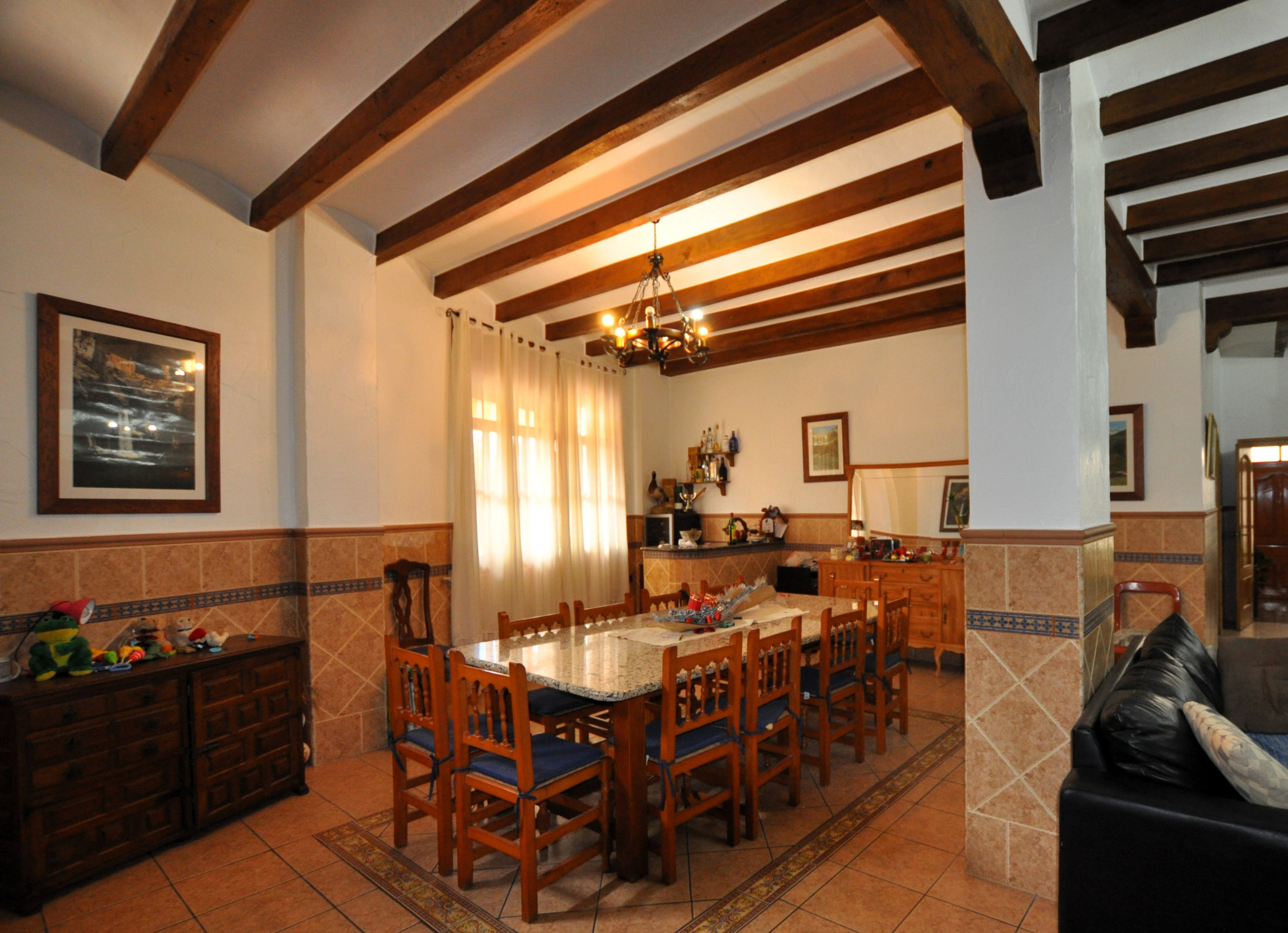Resale - 4 Bedroom 3 Bathroom Villa in Sax -  - Alicante