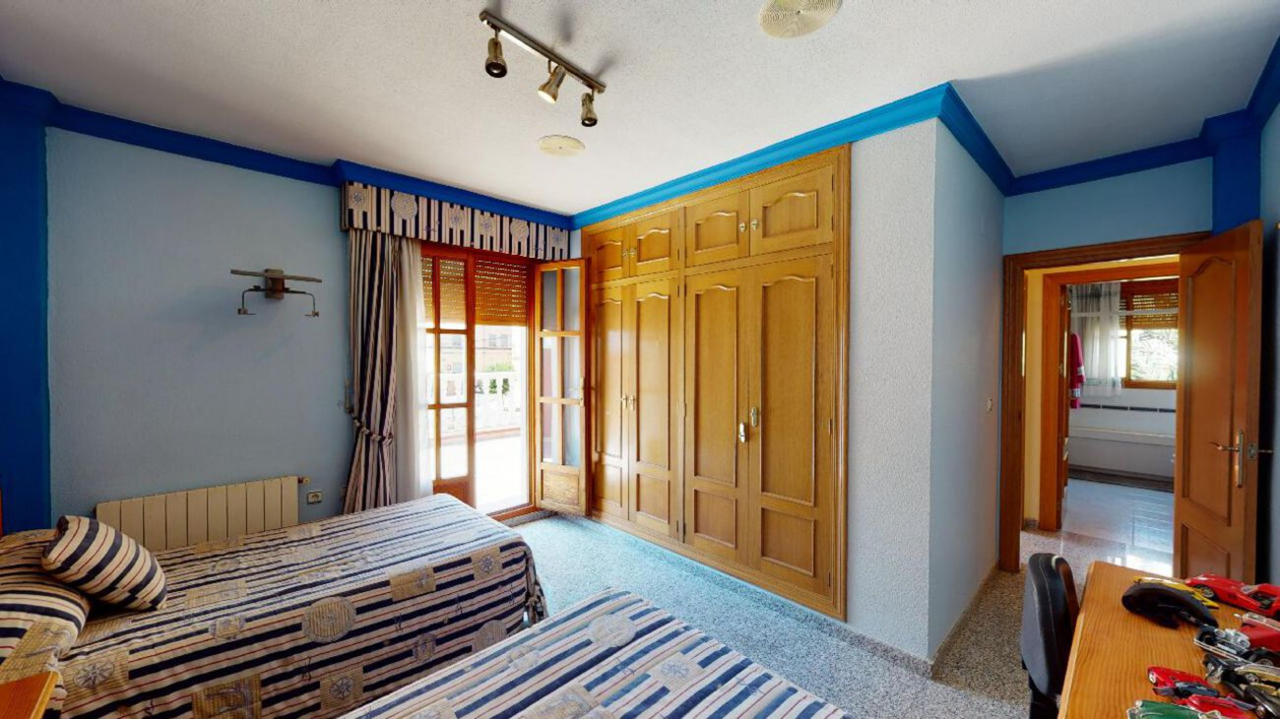 Resale - 4 Bedroom 3 Bathroom Villa in Sax -  - Alicante