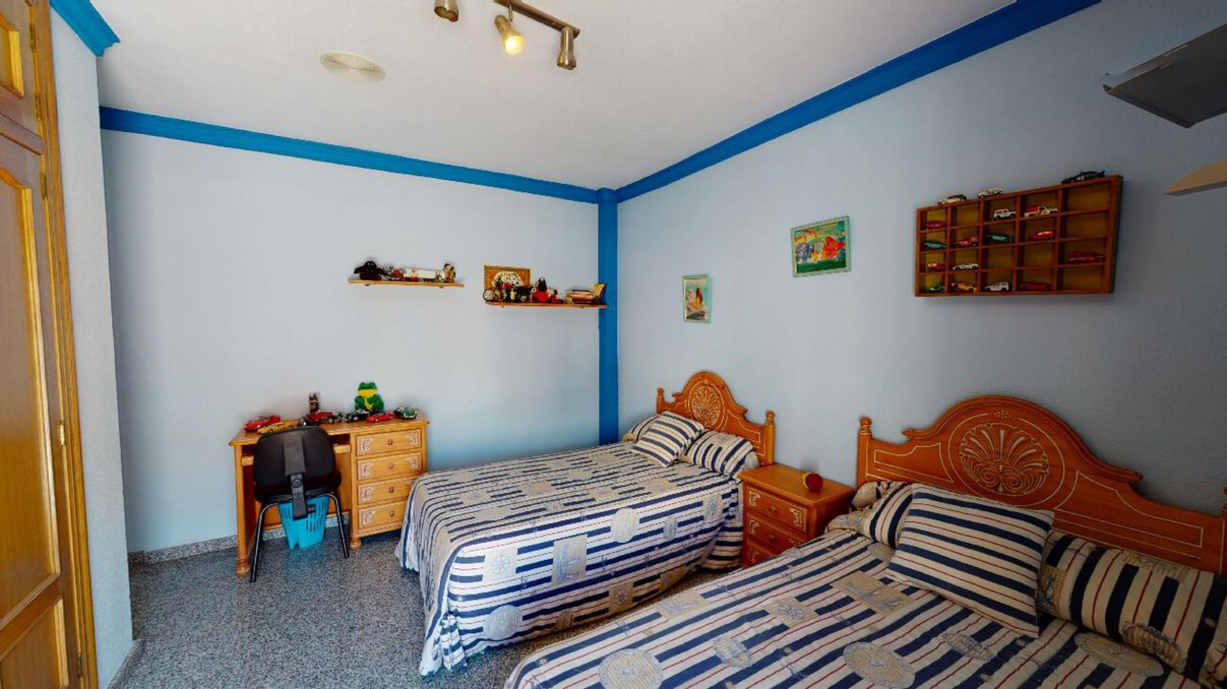 Resale - 4 Bedroom 3 Bathroom Villa in Sax -  - Alicante