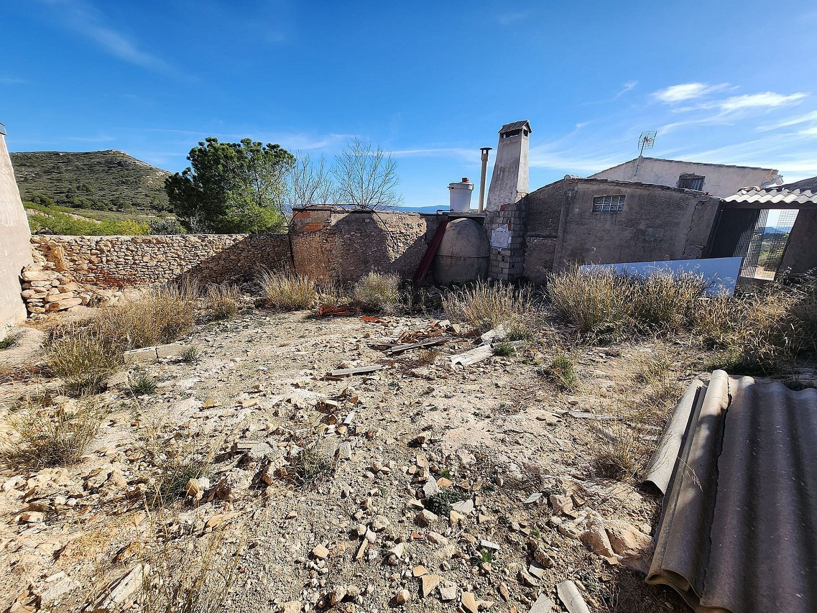 Resale - 5 Bedroom 1 Bathroom Country house in Caudete -  - Albacete
