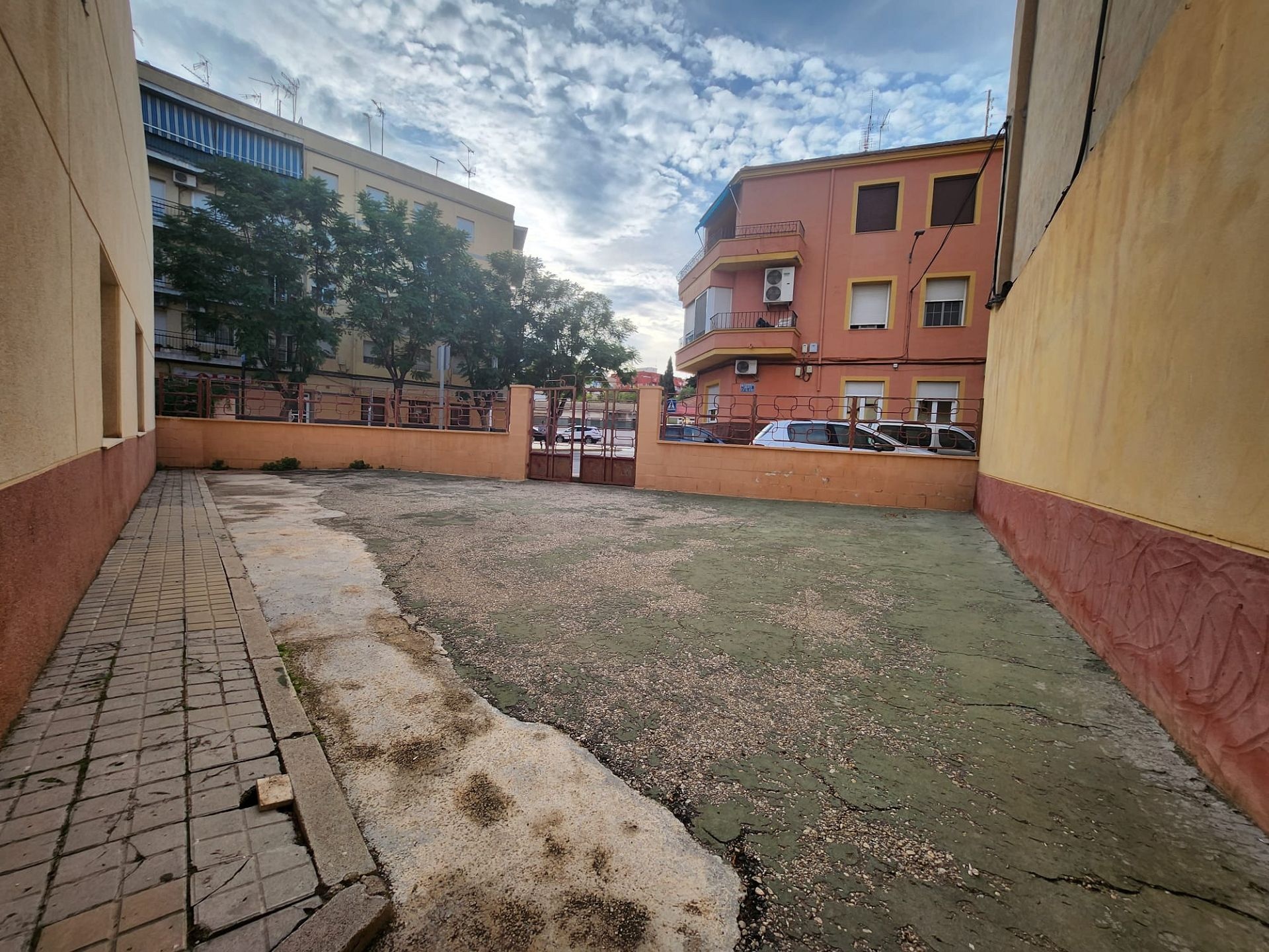 Resale - 4 Bedroom 2 Bathroom Townhouse in Monóvar -  - Alicante