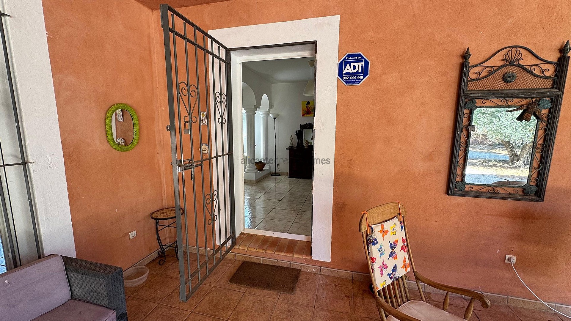 Resale - 6 Bedroom 3 Bathroom Villa in Albatera -  - Alicante