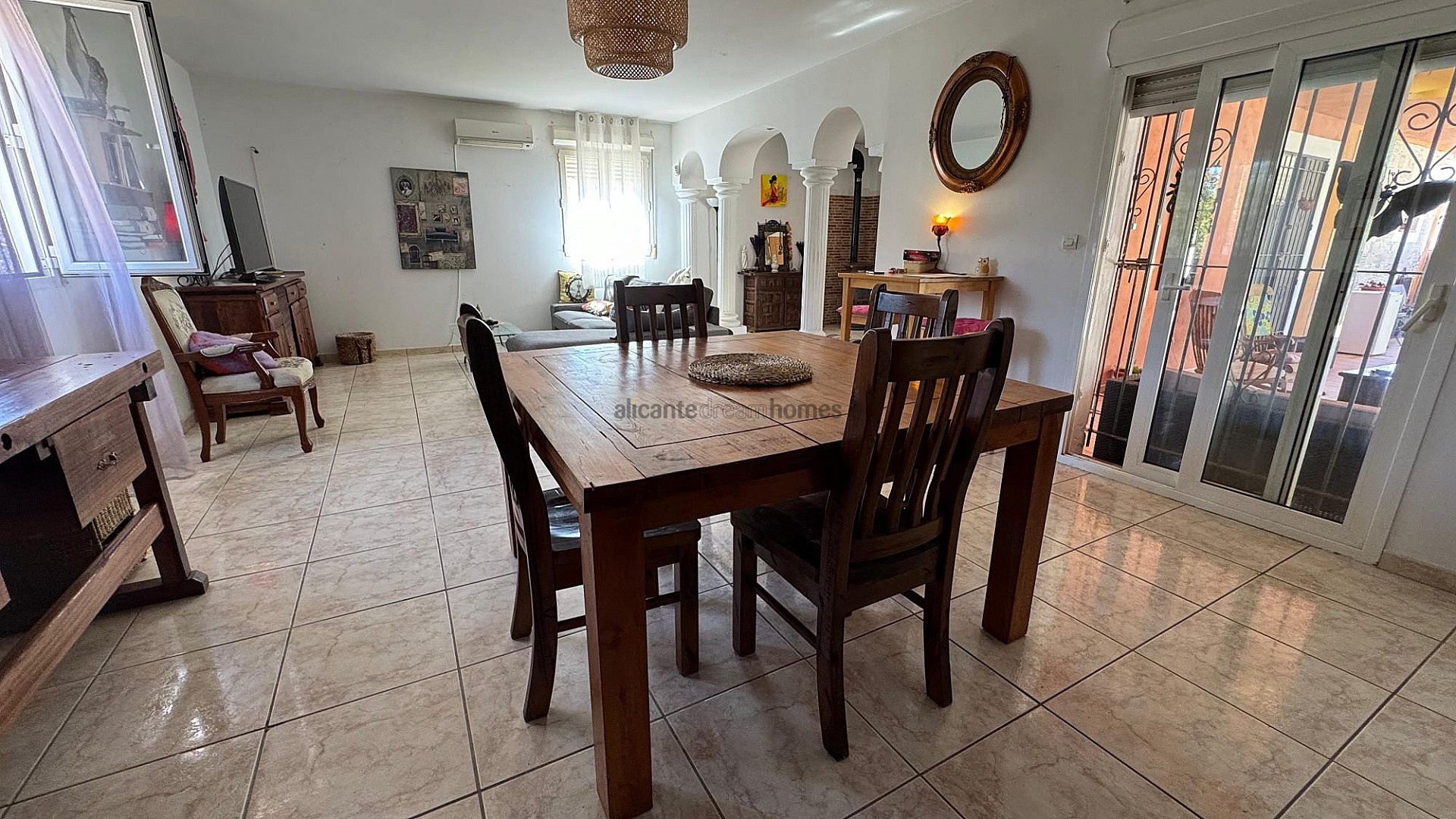 Resale - 6 Bedroom 3 Bathroom Villa in Albatera -  - Alicante