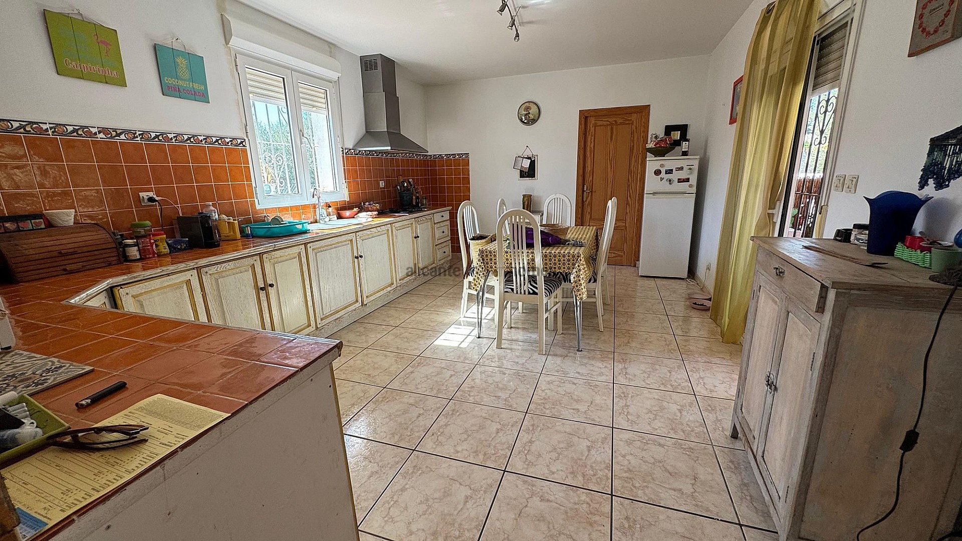 Resale - 6 Bedroom 3 Bathroom Villa in Albatera -  - Alicante