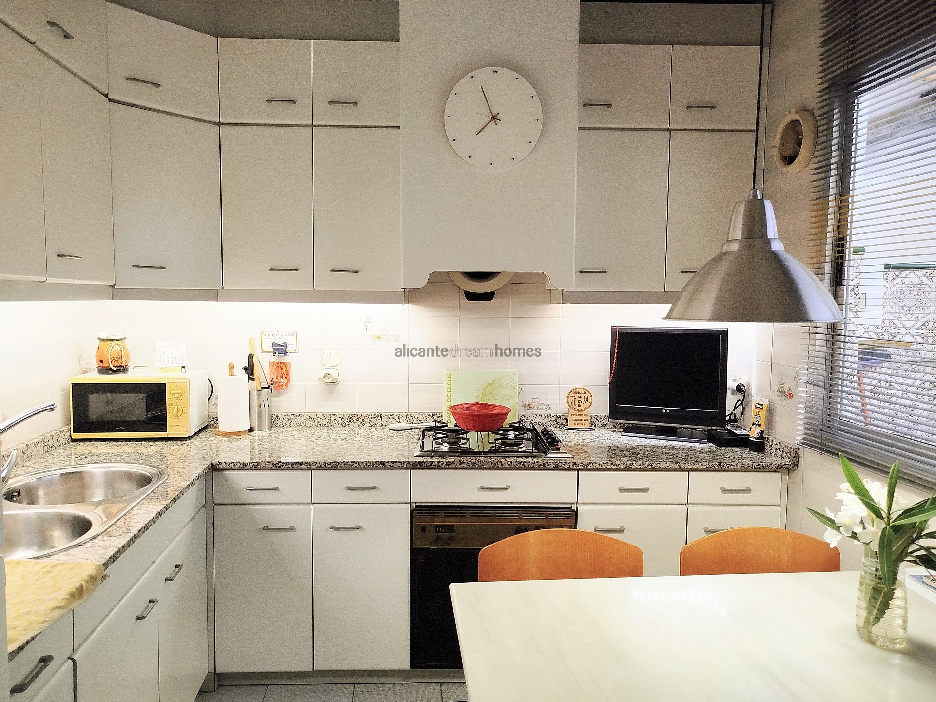 Resale - 4 Bedroom 2 Bathroom Townhouse in Yecla -  - Murcia