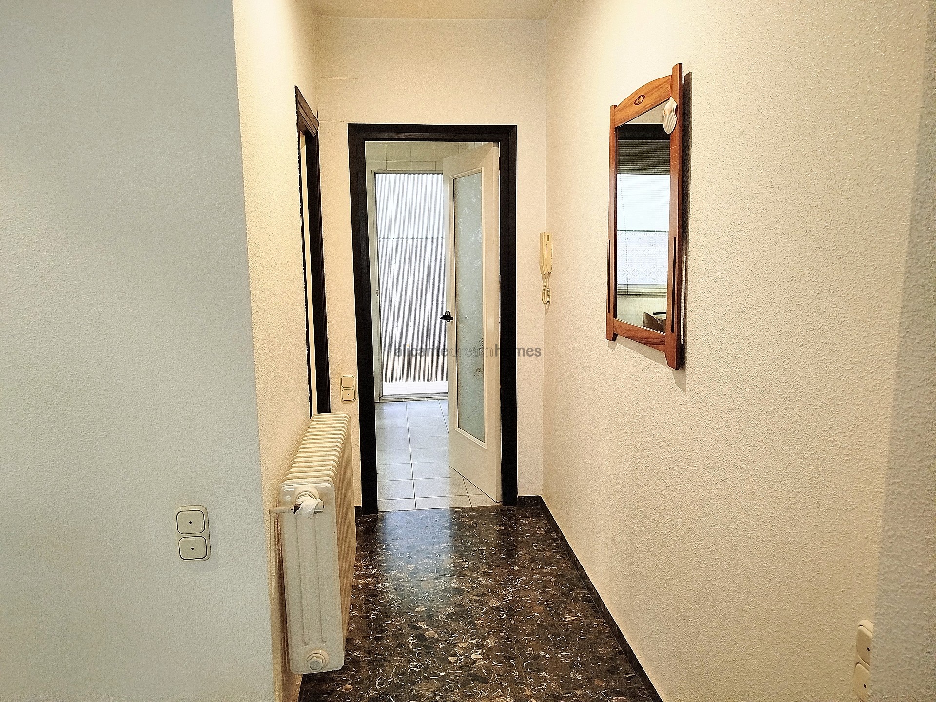 Resale - 4 Bedroom 2 Bathroom Townhouse in Yecla -  - Murcia