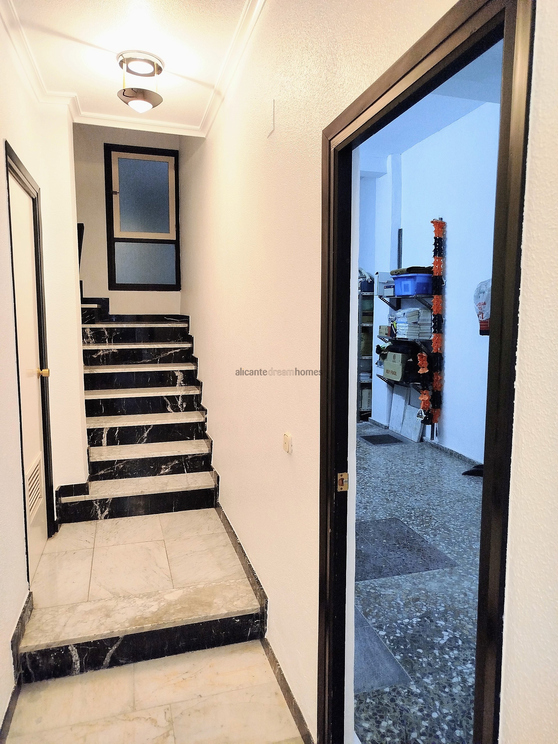 Resale - 4 Bedroom 2 Bathroom Townhouse in Yecla -  - Murcia